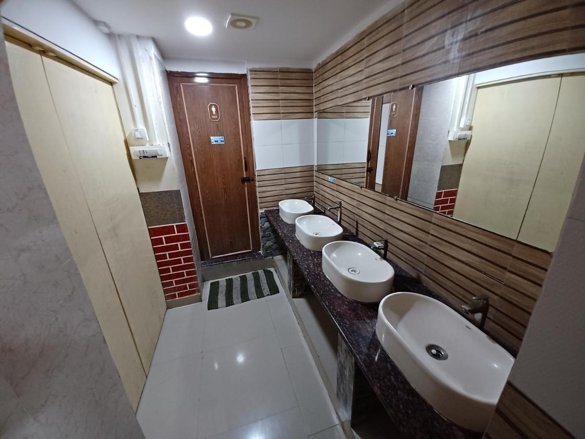 Haritha Apartments, Helpful Staff, Near Bus & Railway Station, Geyser, Tv, Priced Family-only In Tirupati, Big Families, Groups Welcome * Tirupati