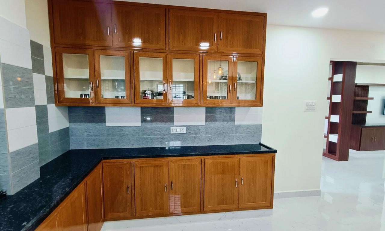 Apartment Truelife - Chinmai Nivas - Breakfast - Modern 2Bhk Homes For Family - Tirumala Mountain View - Fast Wifi - Peaceful Location - Many Restaurants Nearby - Hall, Ac Bedrooms, Modular Kitchen - Android Tv - 250 Jio Channels - Top Service With Lots Of Lov *