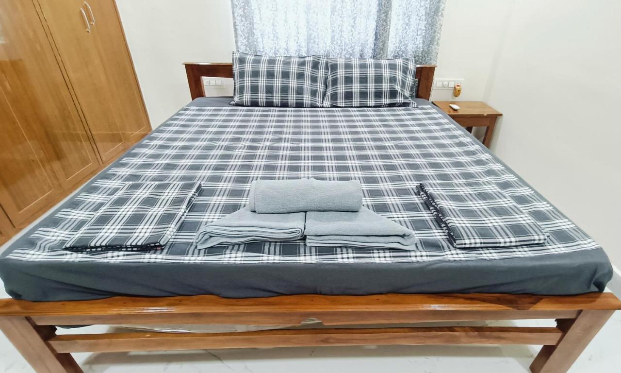 Truelife - Chinmai Nivas - Breakfast - Modern 2Bhk Homes For Family - Tirumala Mountain View - Fast Wifi - Peaceful Location - Many Restaurants Nearby - Hall, Ac Bedrooms, Modular Kitchen - Android Tv - 250 Jio Channels - Top Service With Lots Of Lov