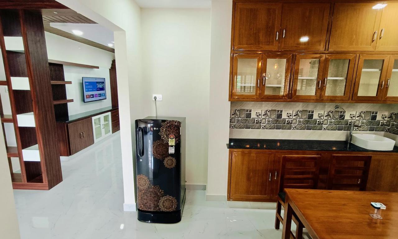 Apartment Truelife - Chinmai Nivas - Breakfast - Modern 2Bhk Homes For Family - Tirumala Mountain View - Fast Wifi - Peaceful Location - Many Restaurants Nearby - Hall, Ac Bedrooms, Modular Kitchen - Android Tv - 250 Jio Channels - Top Service With Lots Of Lov