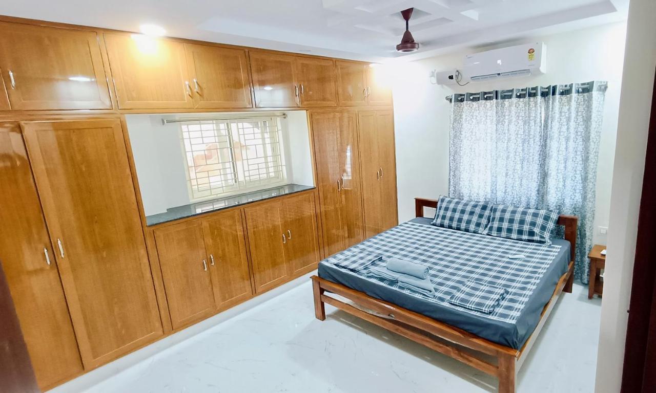Truelife - Chinmai Nivas - Breakfast - Modern 2Bhk Homes For Family - Tirumala Mountain View - Fast Wifi - Peaceful Location - Many Restaurants Nearby - Hall, Ac Bedrooms, Modular Kitchen - Android Tv - 250 Jio Channels - Top Service With Lots Of Lov Tirupati