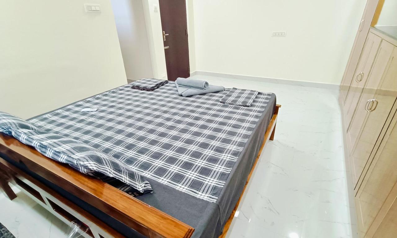 Truelife - Chinmai Nivas - Breakfast - Modern 2Bhk Homes For Family - Tirumala Mountain View - Fast Wifi - Peaceful Location - Many Restaurants Nearby - Hall, Ac Bedrooms, Modular Kitchen - Android Tv - 250 Jio Channels - Top Service With Lots Of Lov Apartment