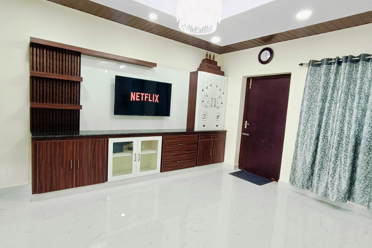 Truelife - Chinmai Nivas - Breakfast - Modern 2Bhk Homes For Family - Tirumala Mountain View - Fast Wifi - Peaceful Location - Many Restaurants Nearby - Hall, Ac Bedrooms, Modular Kitchen - Android Tv - 250 Jio Channels - Top Service With Lots Of Lov Apartment Tirupati
