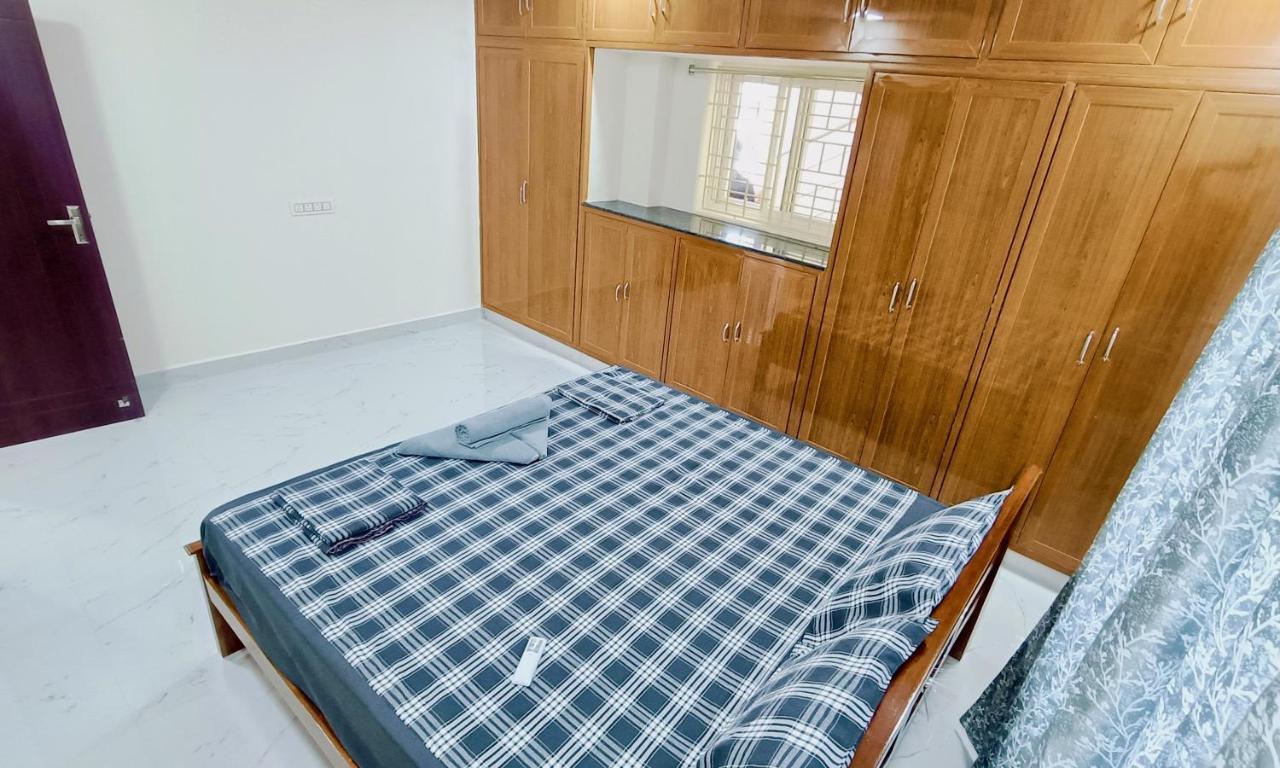 Truelife - Chinmai Nivas - Breakfast - Modern 2Bhk Homes For Family - Tirumala Mountain View - Fast Wifi - Peaceful Location - Many Restaurants Nearby - Hall, Ac Bedrooms, Modular Kitchen - Android Tv - 250 Jio Channels - Top Service With Lots Of Lov Apartment