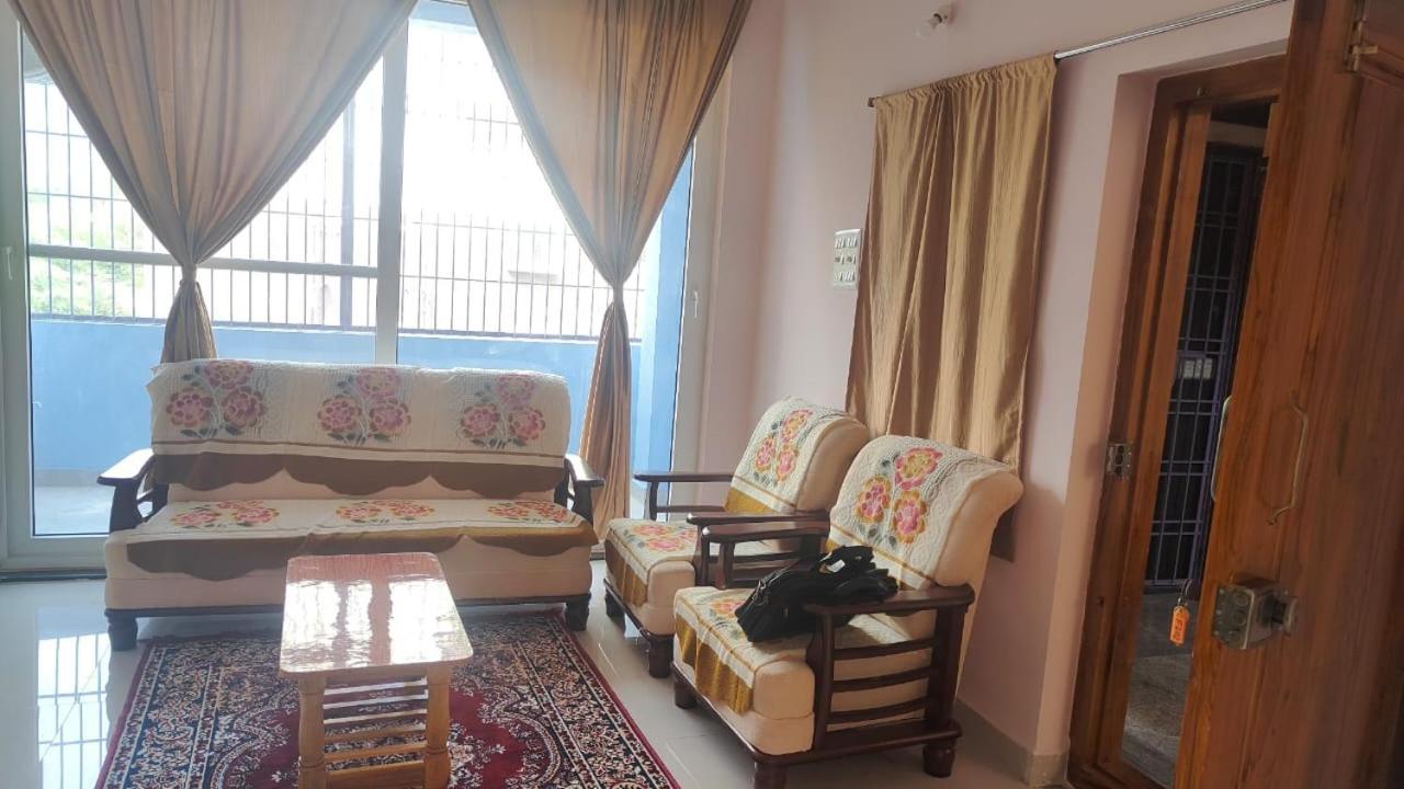 Sri Venkateswara Grand Homestay- Hill View ,ac Service ,nearest To Alipiri