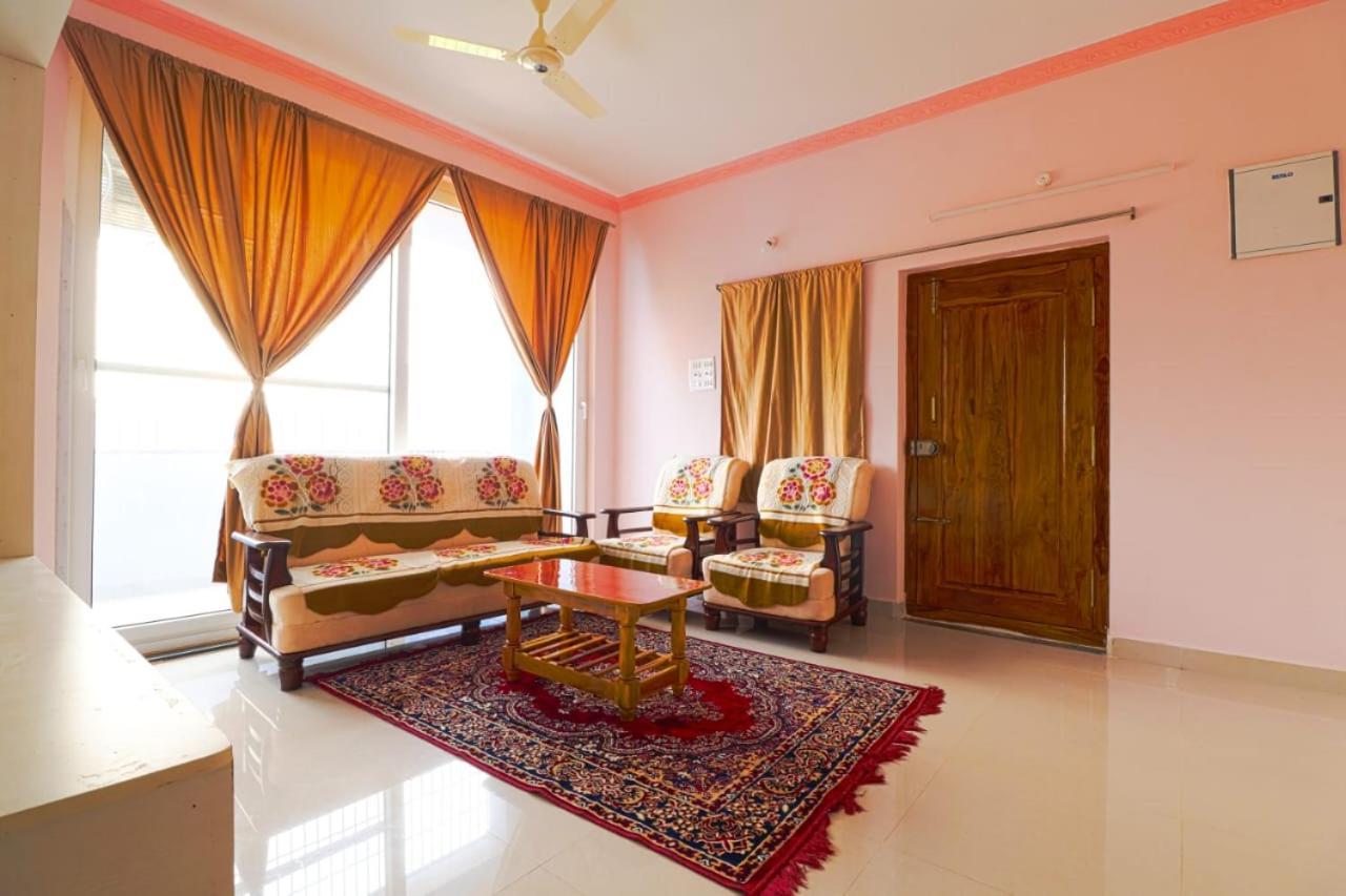Sri Venkateswara Grand Homestay- Hill View ,ac Service ,nearest To Alipiri * Tirupati