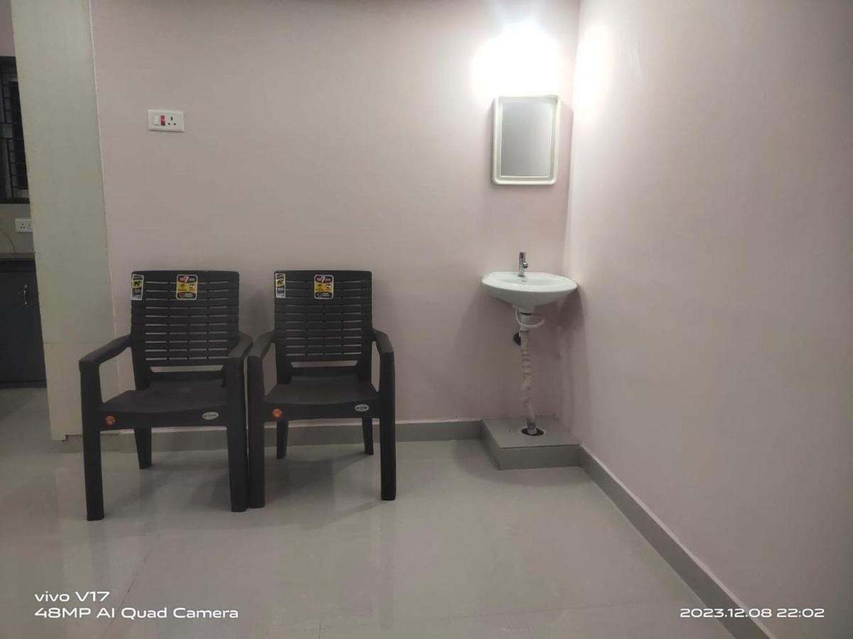 Sri Venkateswara Grand Homestay- Hill View ,ac Service ,nearest To Alipiri