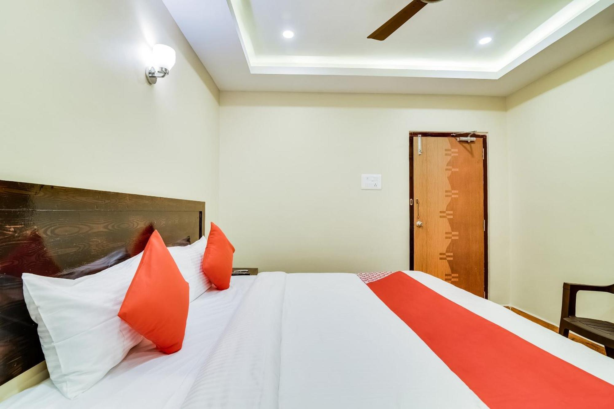 Oyo Flagship 28216 Raajas Grand 3* Tirupati