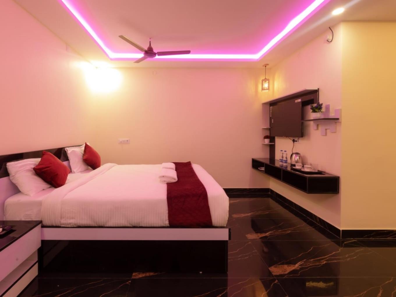Beestay Elite Park 3*