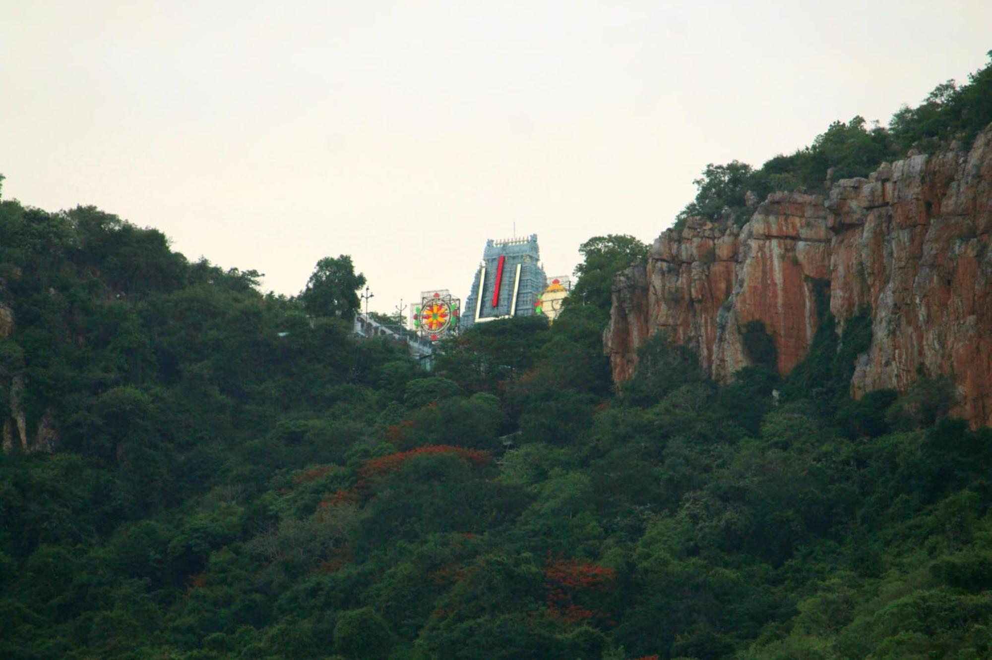 Sls Homestay: Luxury Ac Near Tirumala With Modern Amenities * Tirupati