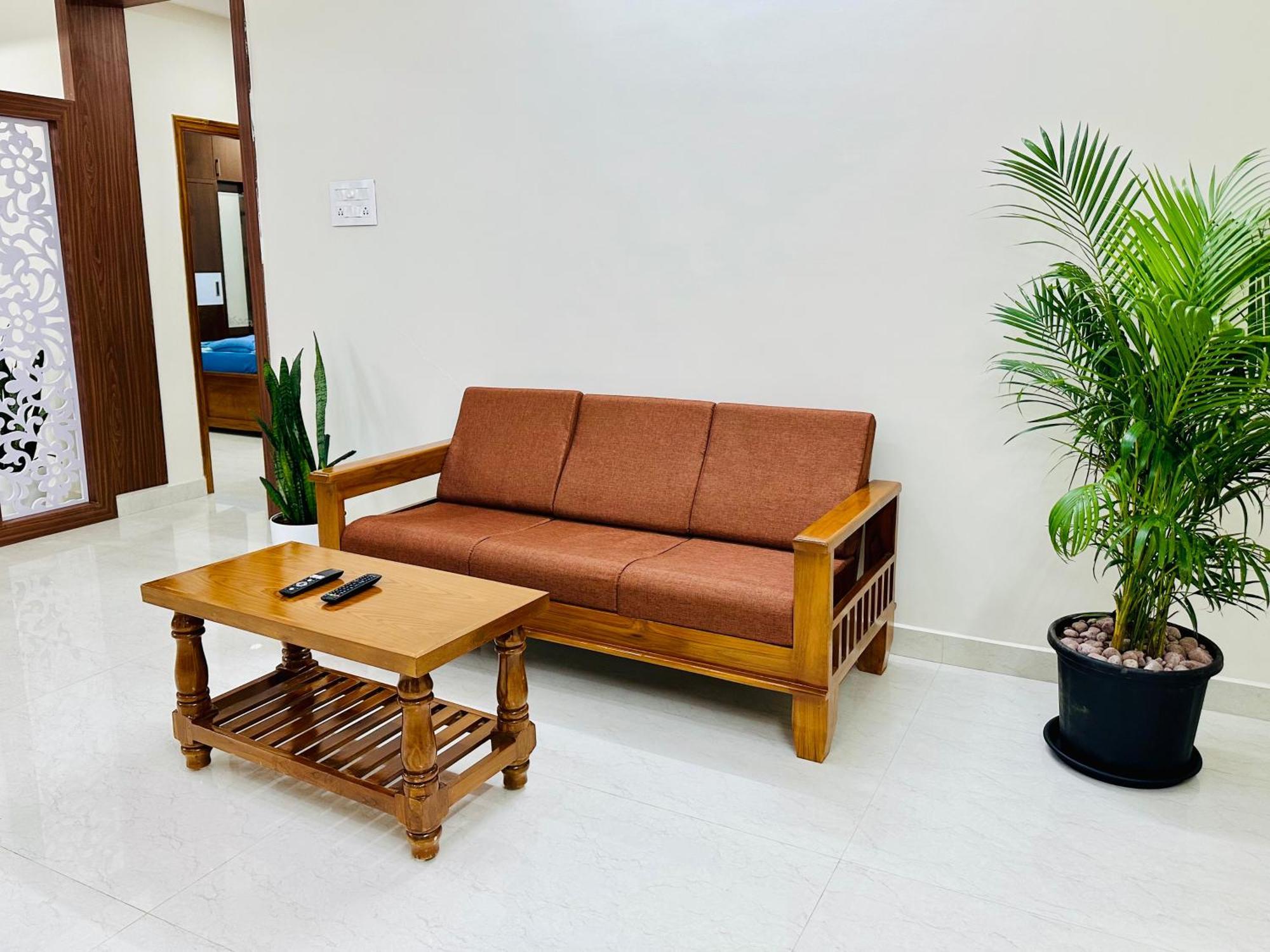 Apartment Truelife - 3Bhk Ac Apartments For Large Family - Best Location - Direct Flyover To Alipiri Gate - Walk To Ps4 Veg Restaurant - Modular Kitchen - Super Fast Wifi - Android Tv - 250 Jio Channels - Easy Access To All Temples - Top Service With Lots Of L Tirupati