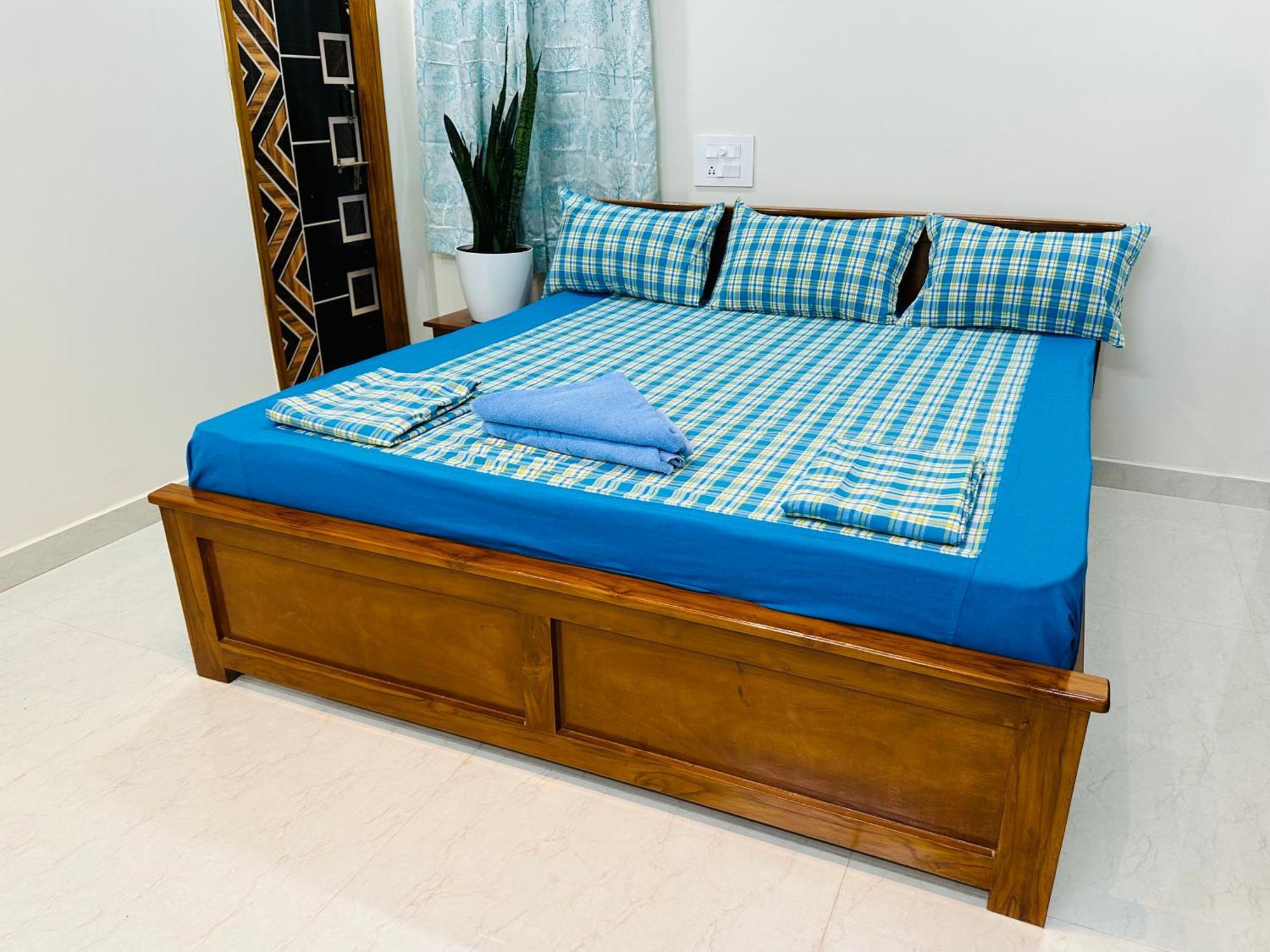 Truelife - 3Bhk Ac Apartments For Large Family - Best Location - Direct Flyover To Alipiri Gate - Walk To Ps4 Veg Restaurant - Modular Kitchen - Super Fast Wifi - Android Tv - 250 Jio Channels - Easy Access To All Temples - Top Service With Lots Of L * Tirupati