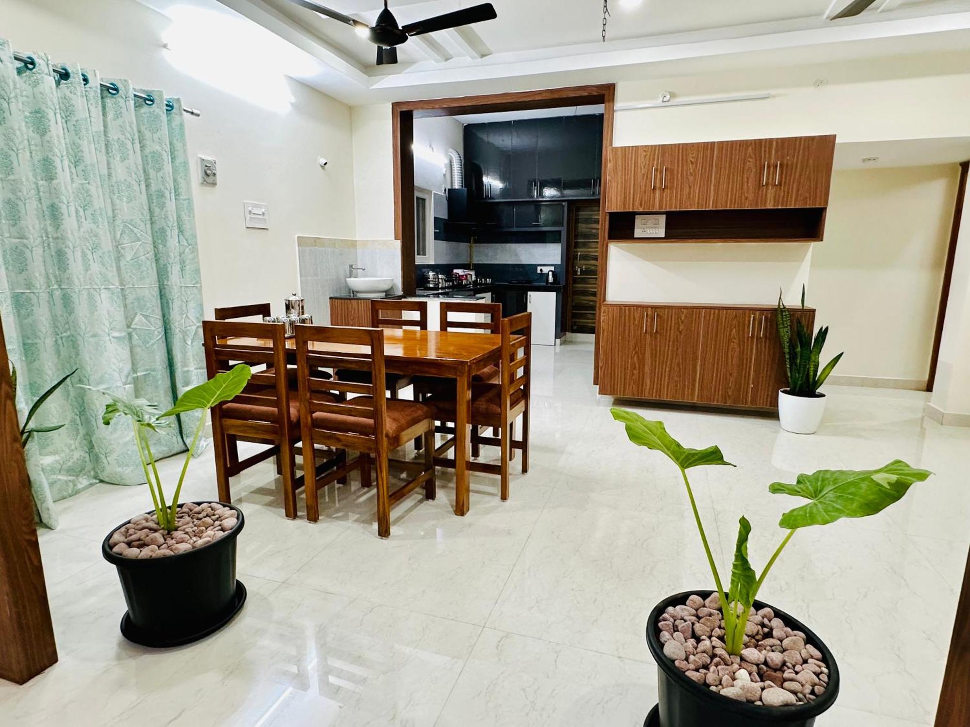 Apartment Truelife - 3Bhk Ac Apartments For Large Family - Best Location - Direct Flyover To Alipiri Gate - Walk To Ps4 Veg Restaurant - Modular Kitchen - Super Fast Wifi - Android Tv - 250 Jio Channels - Easy Access To All Temples - Top Service With Lots Of L Tirupati