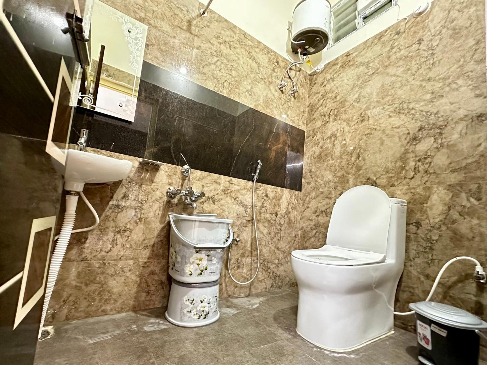 Truelife - 3Bhk Ac Apartments For Large Family - Best Location - Direct Flyover To Alipiri Gate - Walk To Ps4 Veg Restaurant - Modular Kitchen - Super Fast Wifi - Android Tv - 250 Jio Channels - Easy Access To All Temples - Top Service With Lots Of L Tirupati