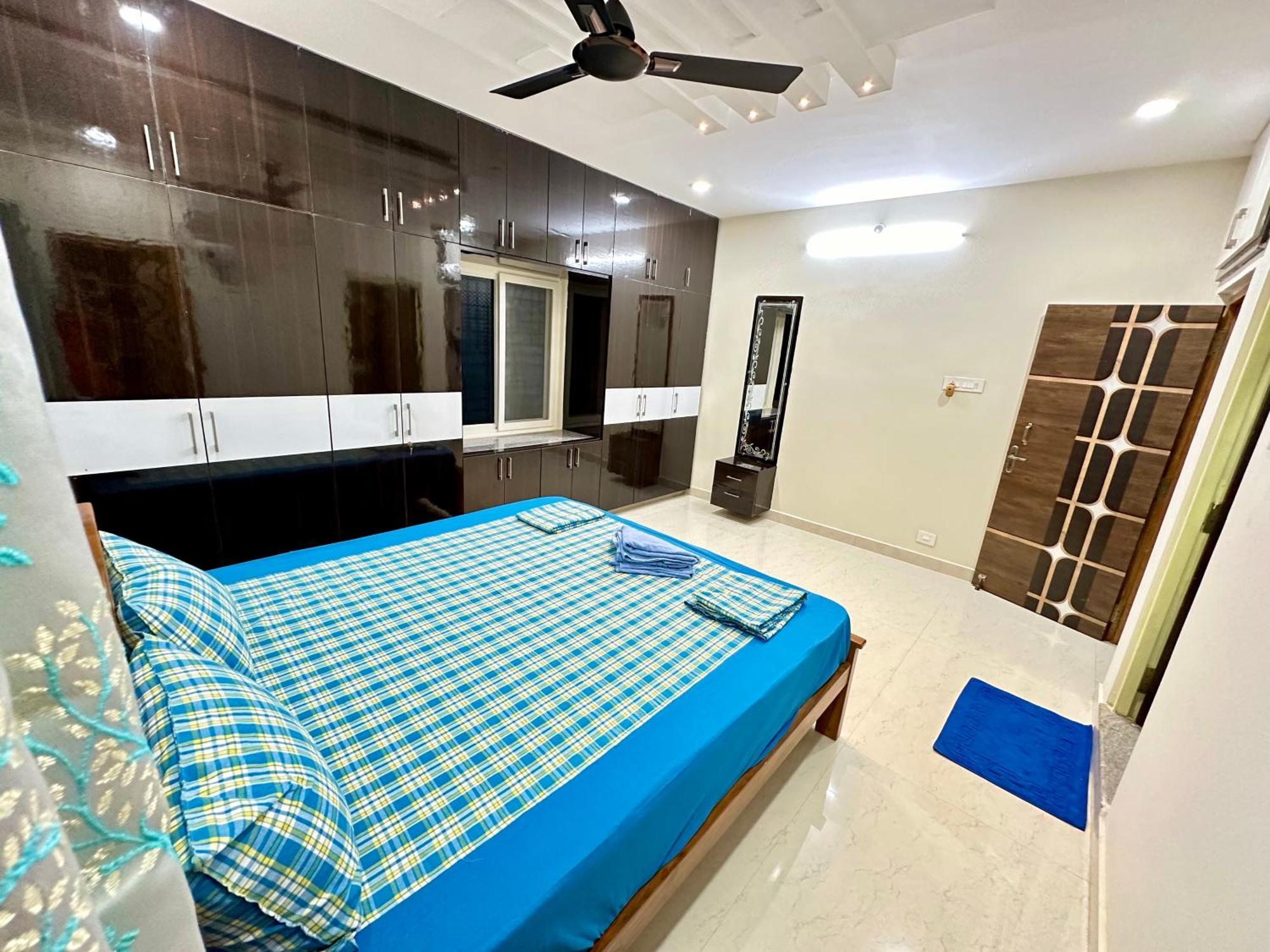 Truelife - 3Bhk Ac Apartments For Large Family - Best Location - Direct Flyover To Alipiri Gate - Walk To Ps4 Veg Restaurant - Modular Kitchen - Super Fast Wifi - Android Tv - 250 Jio Channels - Easy Access To All Temples - Top Service With Lots Of L