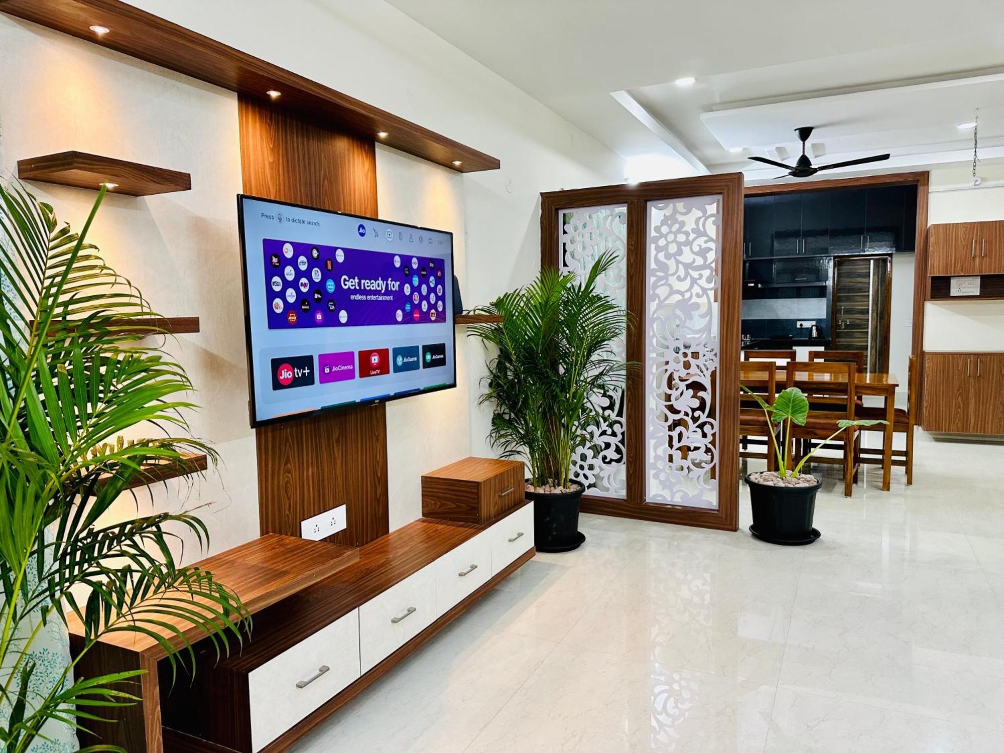 Apartment Truelife - 3Bhk Ac Apartments For Large Family - Best Location - Direct Flyover To Alipiri Gate - Walk To Ps4 Veg Restaurant - Modular Kitchen - Super Fast Wifi - Android Tv - 250 Jio Channels - Easy Access To All Temples - Top Service With Lots Of L Tirupati