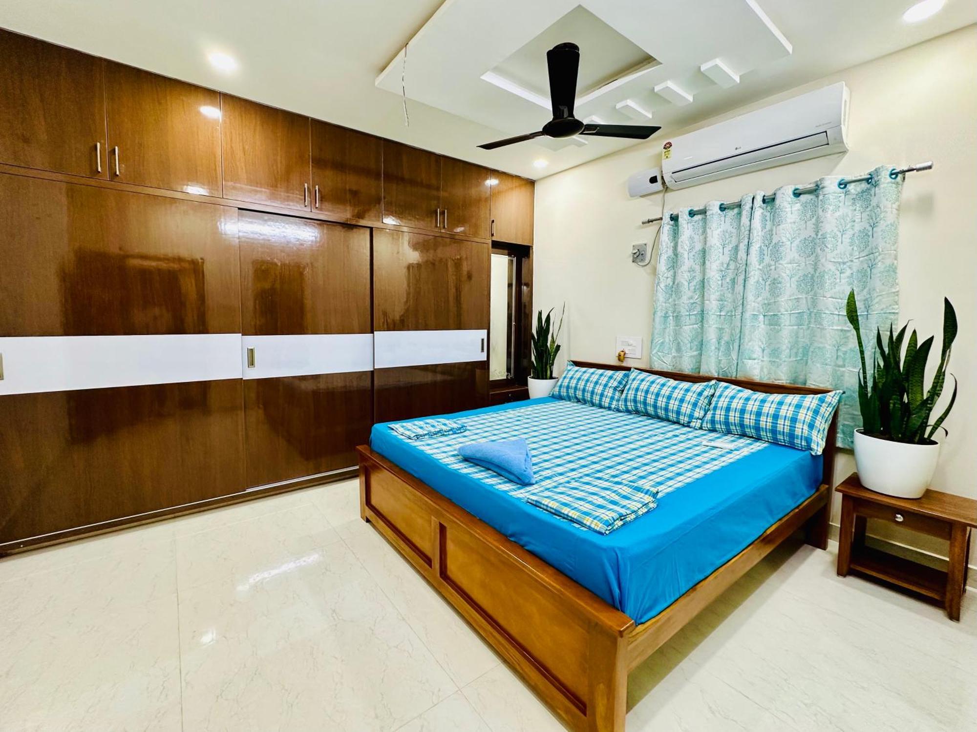 Truelife - 3Bhk Ac Apartments For Large Family - Best Location - Direct Flyover To Alipiri Gate - Walk To Ps4 Veg Restaurant - Modular Kitchen - Super Fast Wifi - Android Tv - 250 Jio Channels - Easy Access To All Temples - Top Service With Lots Of L