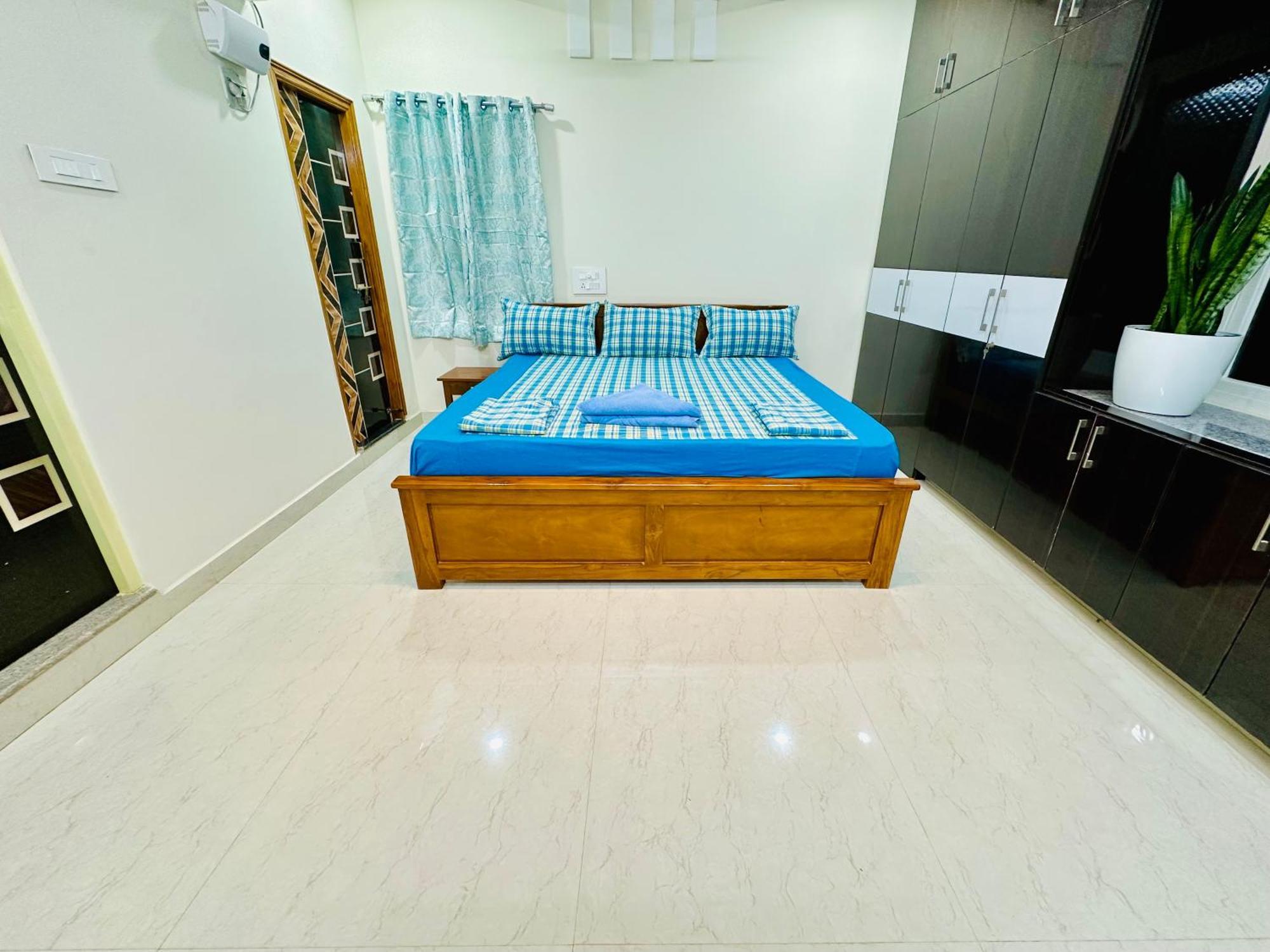 Truelife - 3Bhk Ac Apartments For Large Family - Best Location - Direct Flyover To Alipiri Gate - Walk To Ps4 Veg Restaurant - Modular Kitchen - Super Fast Wifi - Android Tv - 250 Jio Channels - Easy Access To All Temples - Top Service With Lots Of L * Tirupati