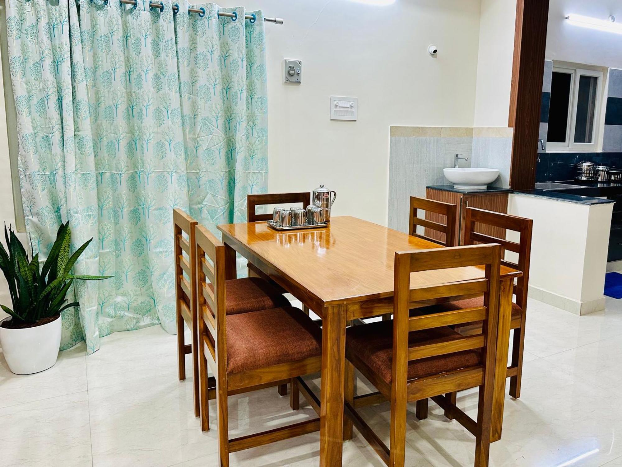 Apartment Truelife - 3Bhk Ac Apartments For Large Family - Best Location - Direct Flyover To Alipiri Gate - Walk To Ps4 Veg Restaurant - Modular Kitchen - Super Fast Wifi - Android Tv - 250 Jio Channels - Easy Access To All Temples - Top Service With Lots Of L *