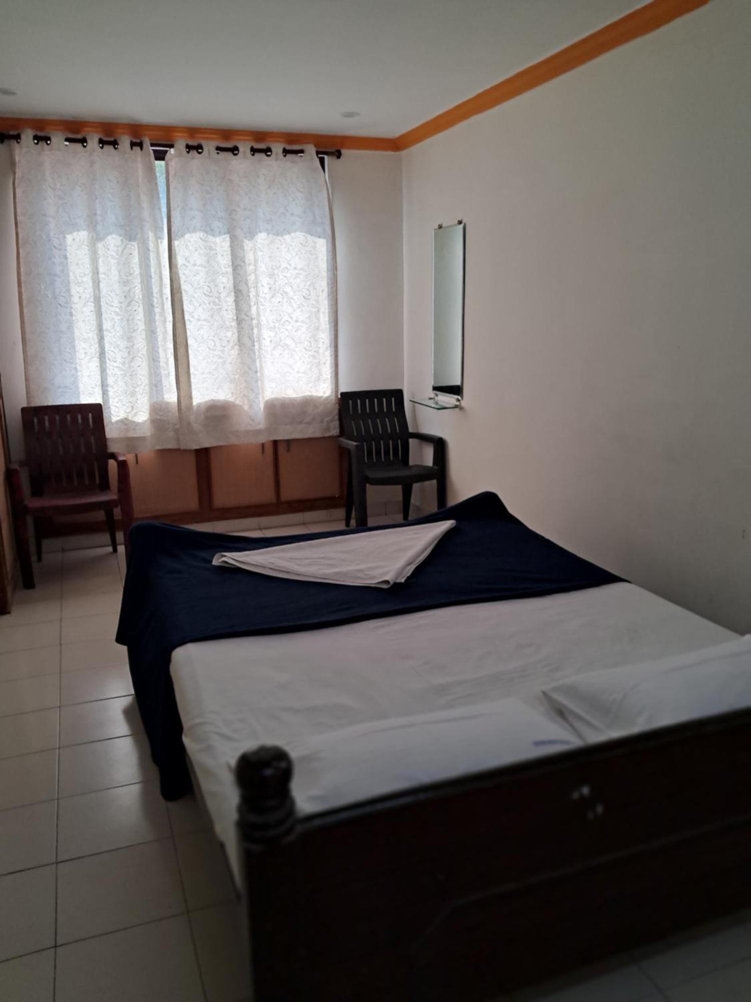 Apartment Haritha Apartments, Helpful Staff, Near Bus & Railway Station, Geyser, Tv, Priced Family-only In Tirupati, Big Families, Groups Welcome *