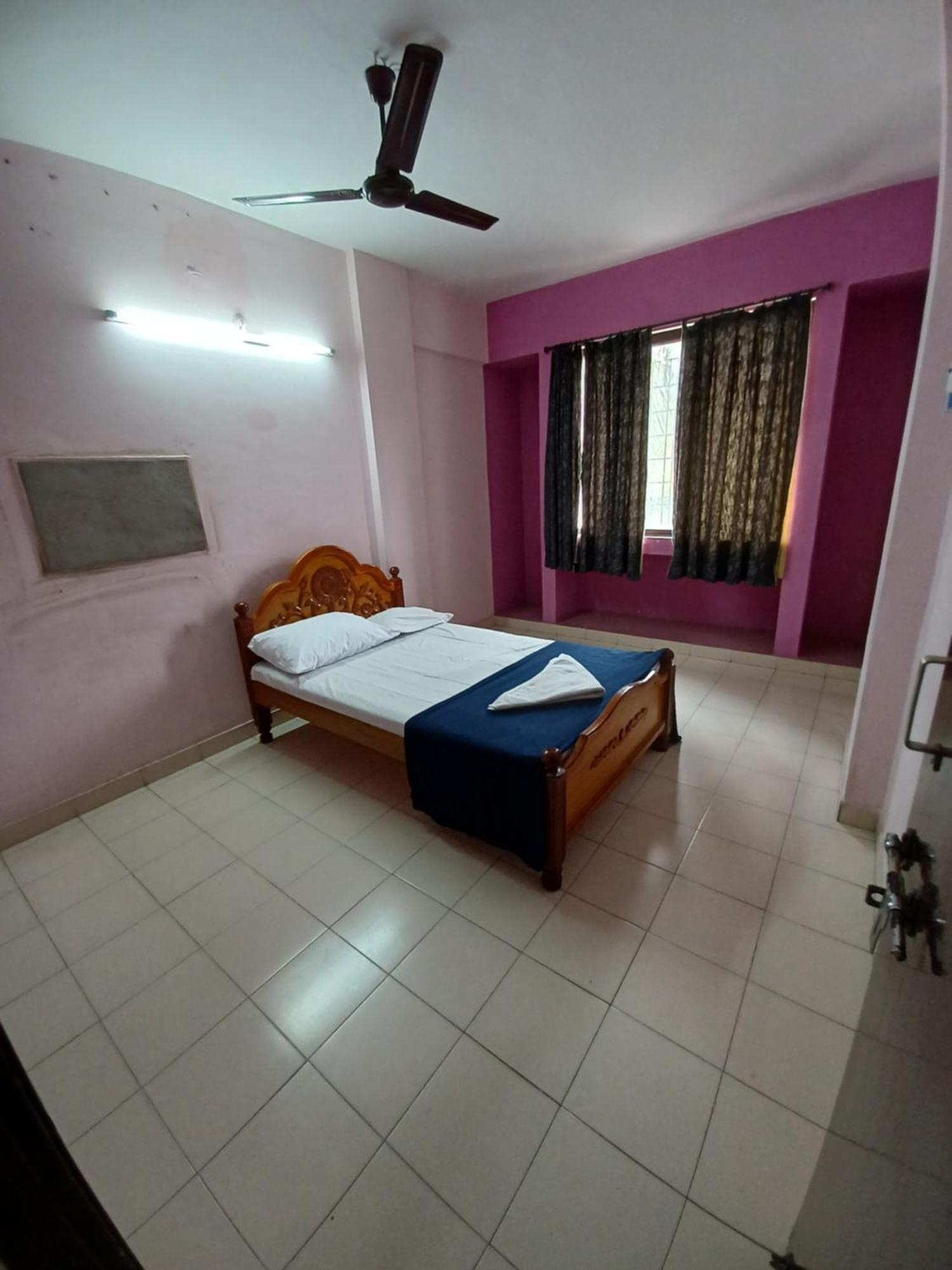 Haritha Apartments, Helpful Staff, Near Bus & Railway Station, Geyser, Tv, Priced Family-only In Tirupati, Big Families, Groups Welcome * Tirupati