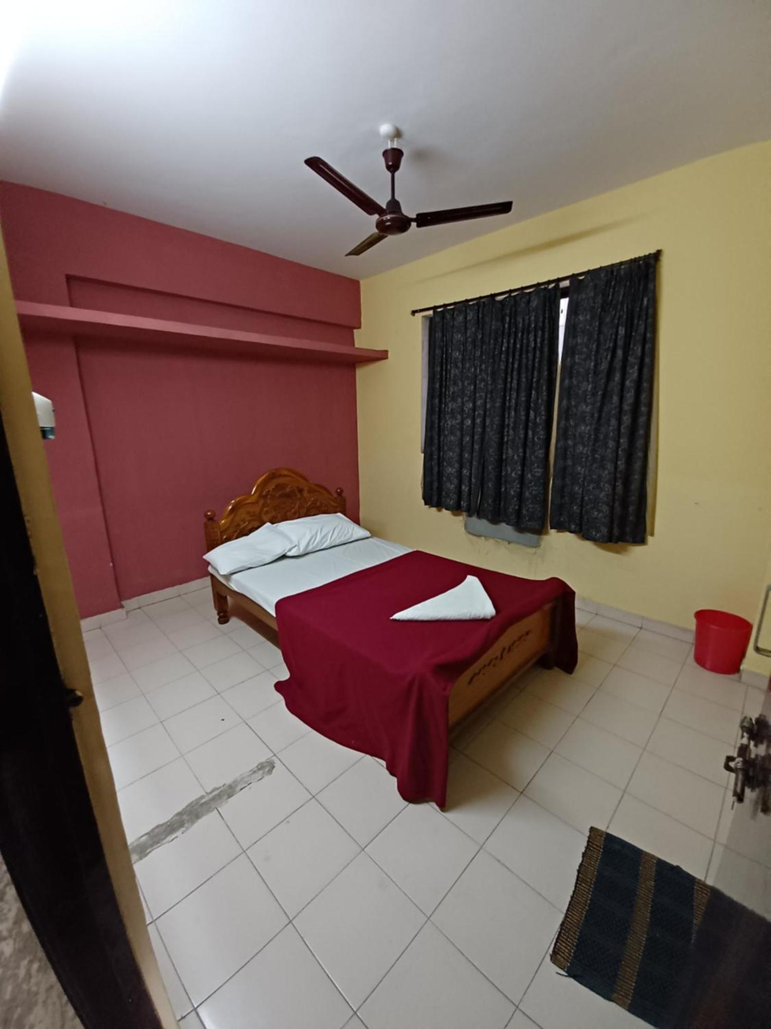 Haritha Apartments, Helpful Staff, Near Bus & Railway Station, Geyser, Tv, Priced Family-only In Tirupati, Big Families, Groups Welcome * Tirupati