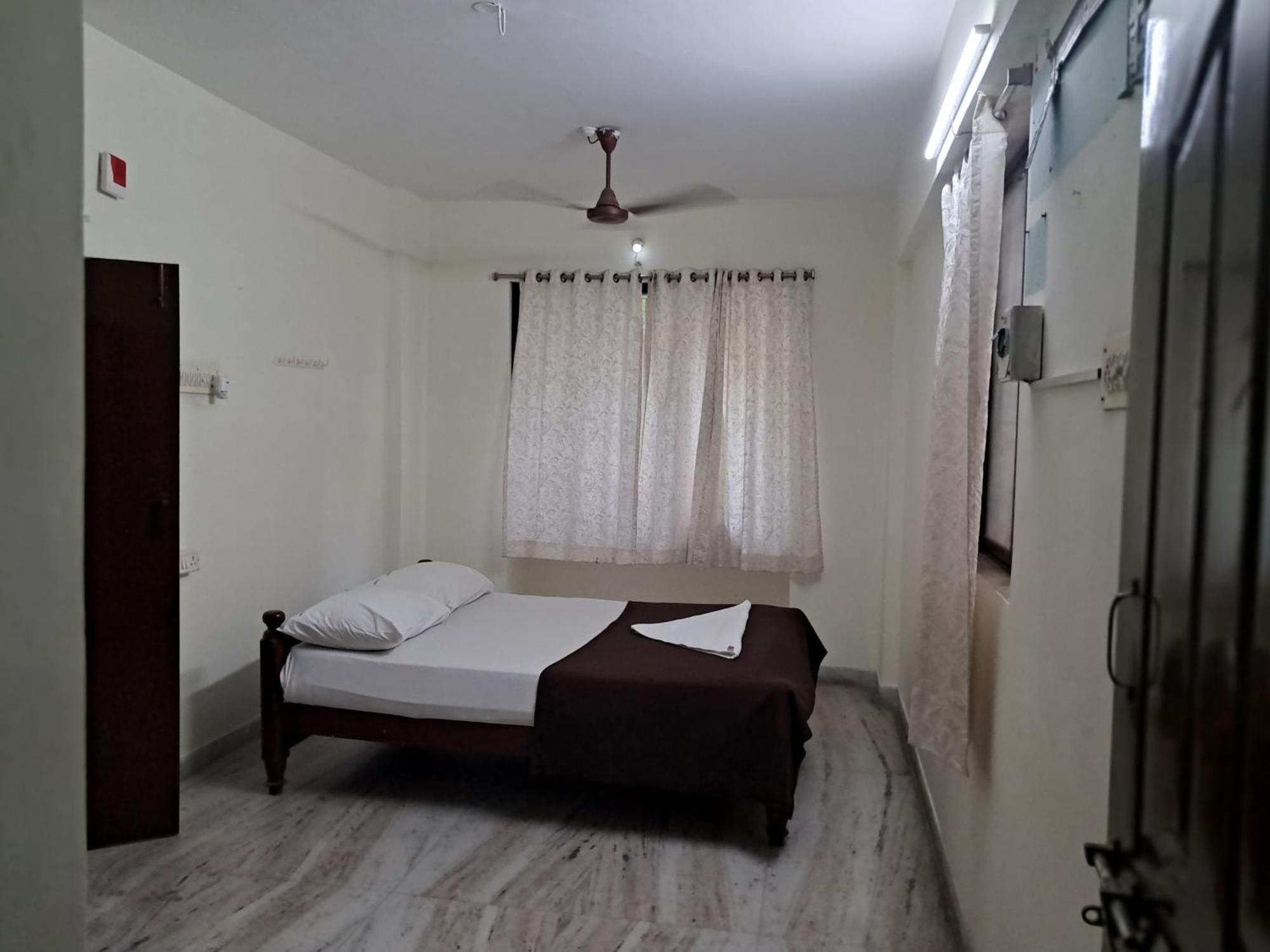 Haritha Apartments, Helpful Staff, Near Bus & Railway Station, Geyser, Tv, Priced Family-only In Tirupati, Big Families, Groups Welcome *