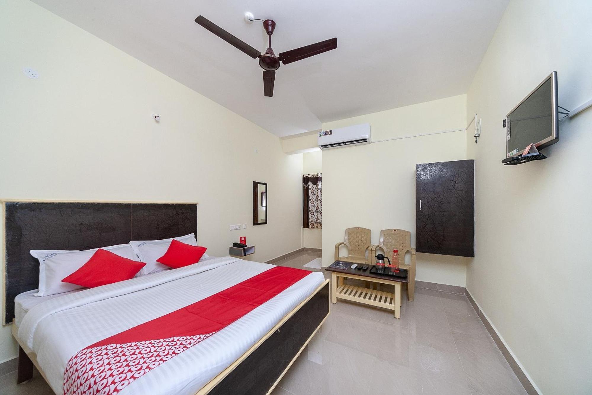 Oyo Sannidhi Residency 3*
