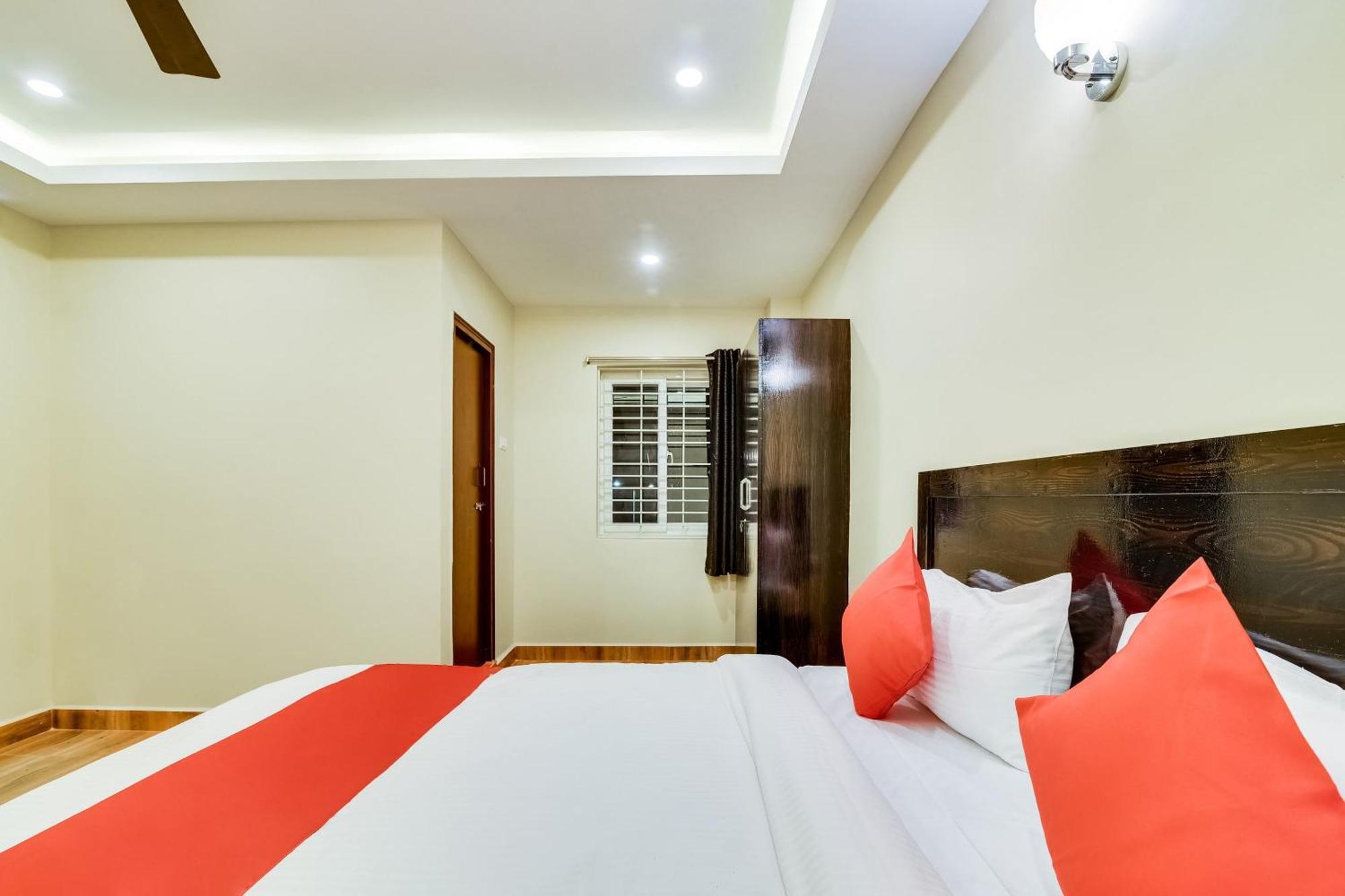 Oyo Flagship 28216 Raajas Grand Tirupati