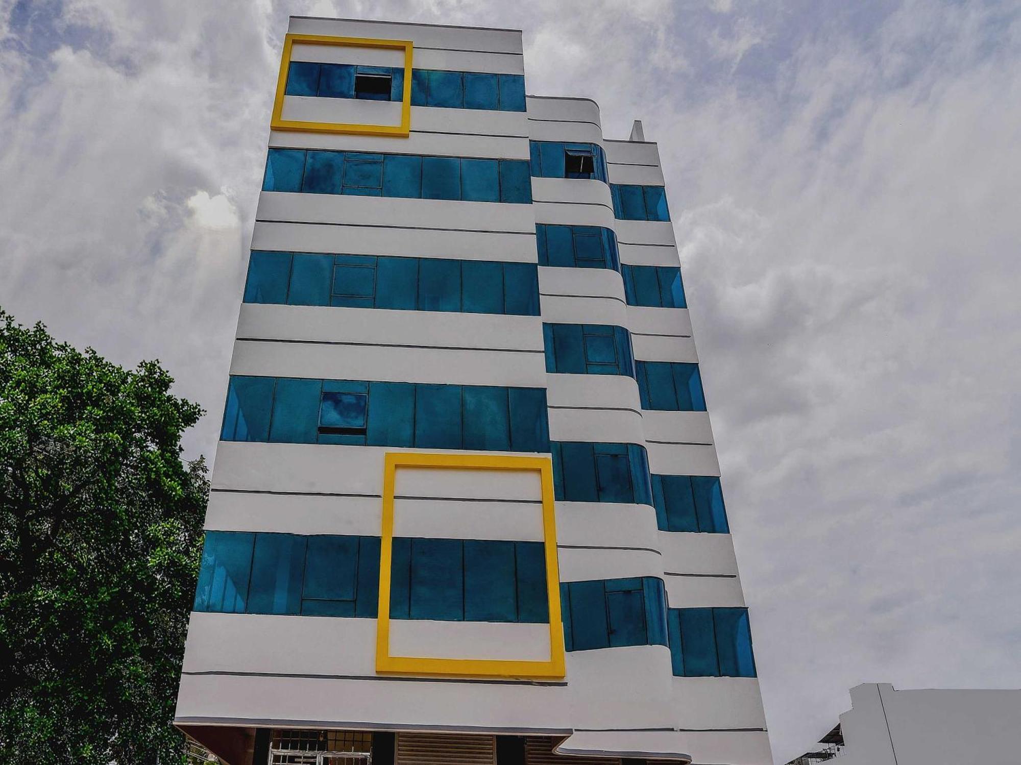 Oyo Flagship 28216 Raajas Grand 3* Tirupati
