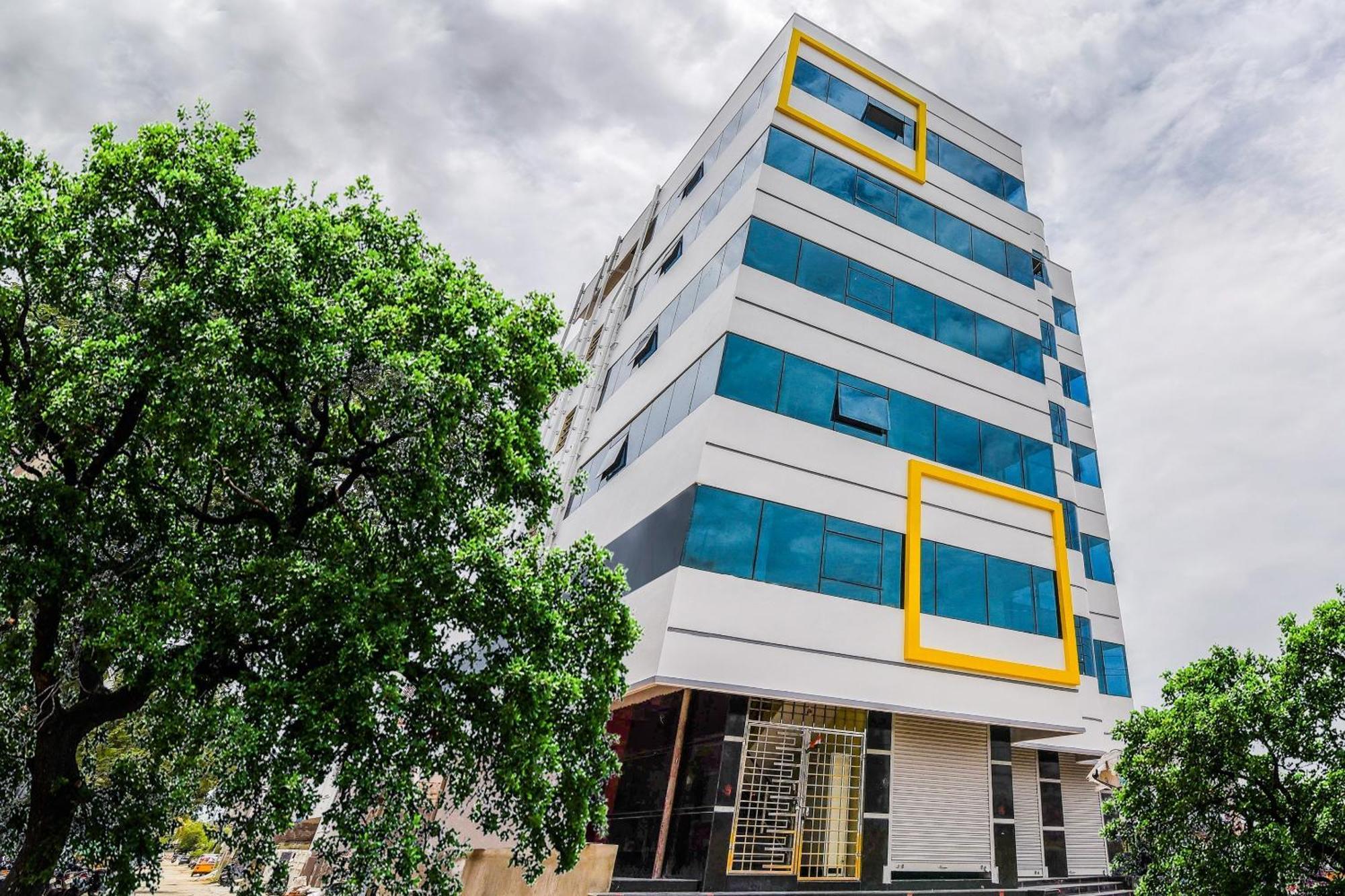 Oyo Flagship 28216 Raajas Grand 3* Tirupati