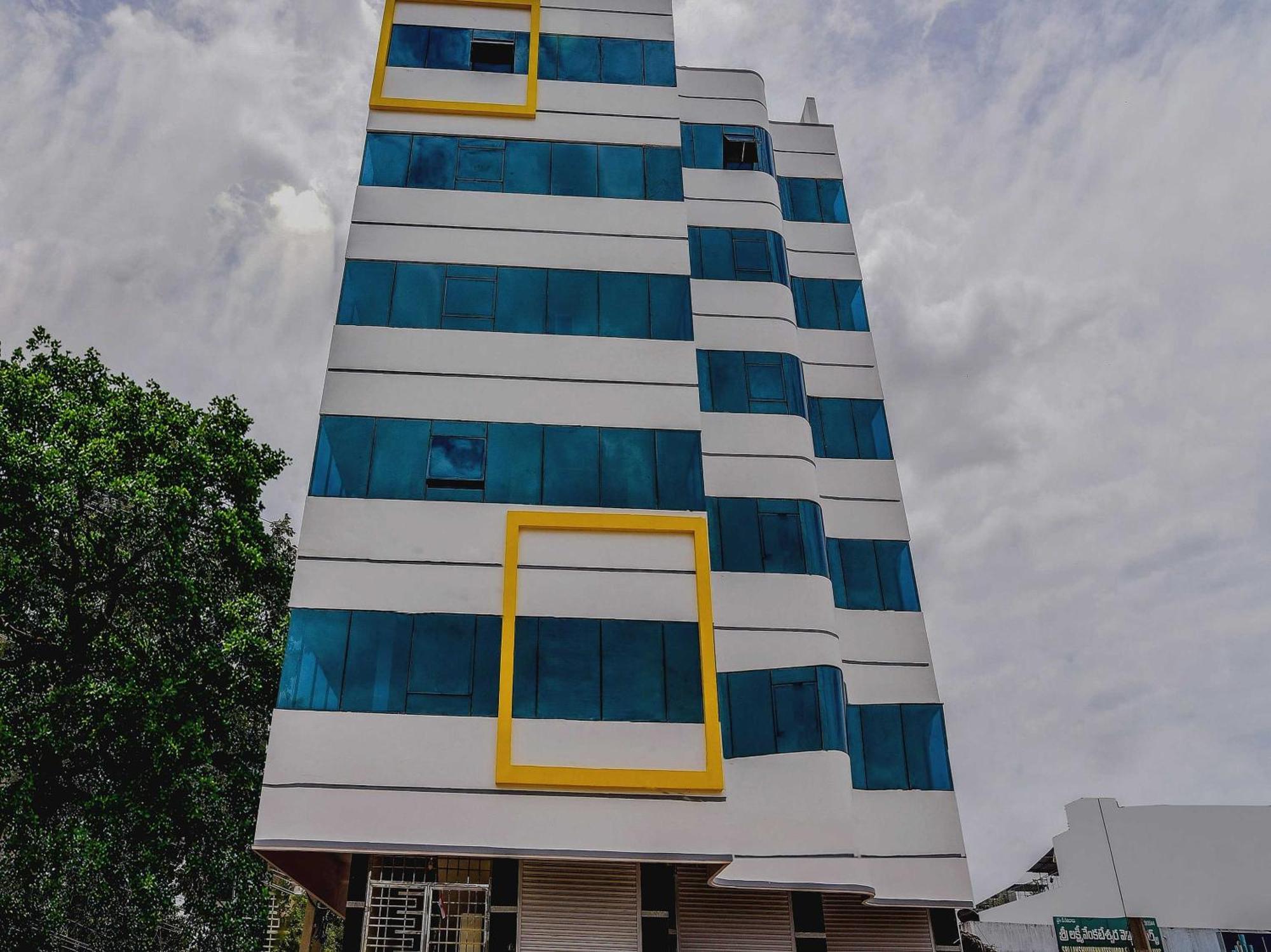 Oyo Flagship 28216 Raajas Grand Tirupati