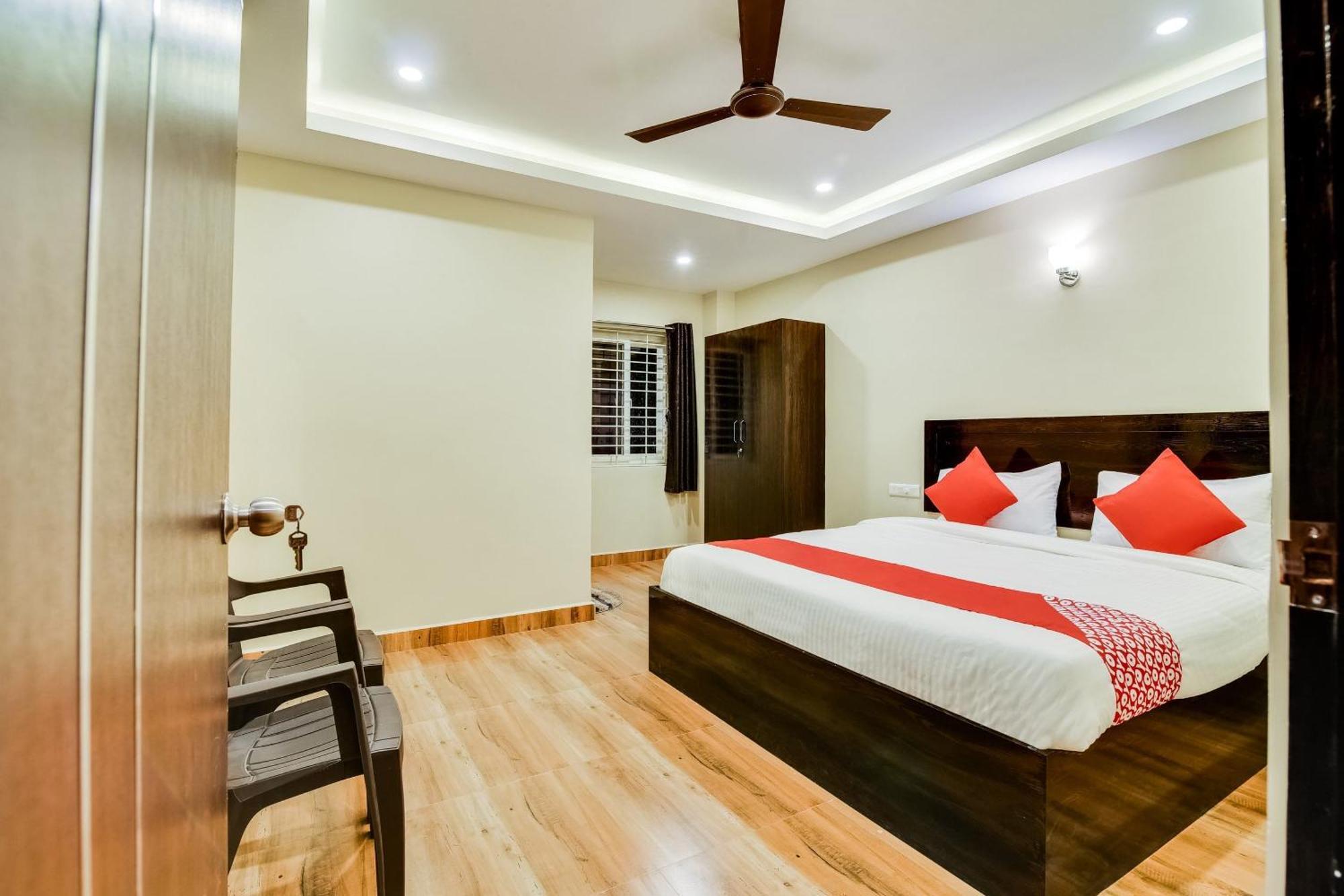 Oyo Flagship 28216 Raajas Grand 3* Tirupati