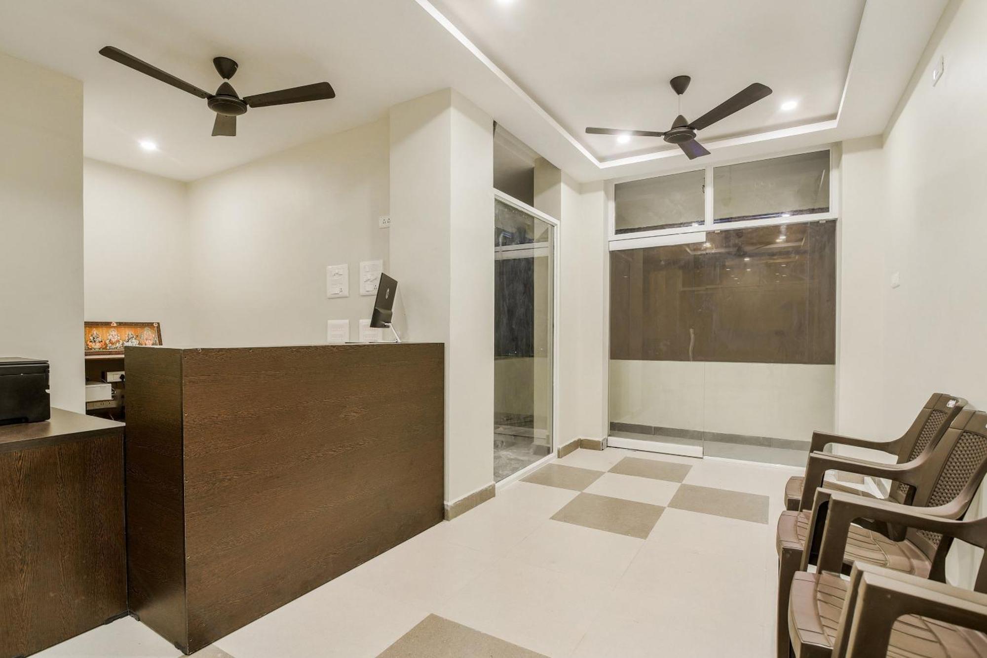 Hotel Oyo Flagship 28216 Raajas Grand