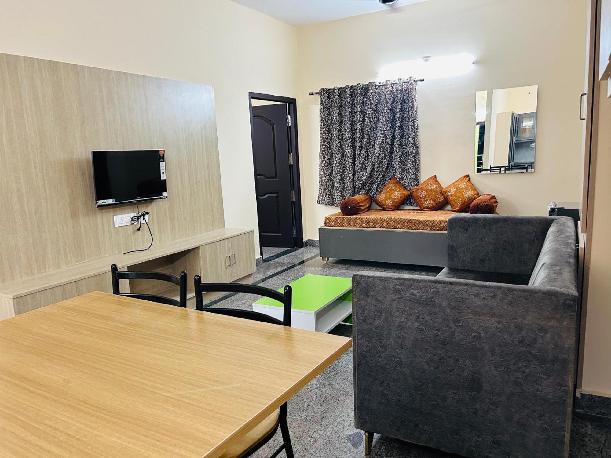 Y Apartment *