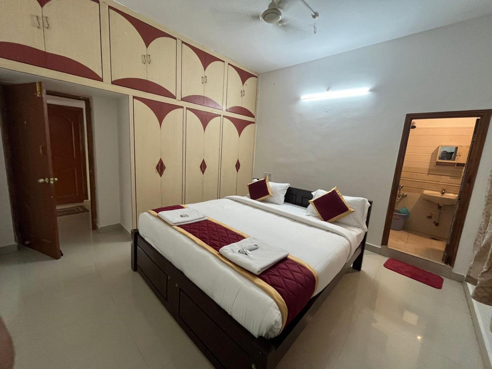Nanda Mohan Homestay- Luxuries Ac Close To Alipiri Foothills-kapila Teertham And Iskcon Temple * Tirupati