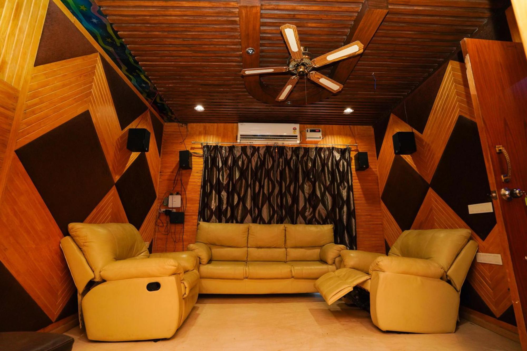 Guest house Golden - Duplex With Private Theater - A Golden Group Of Premium - *