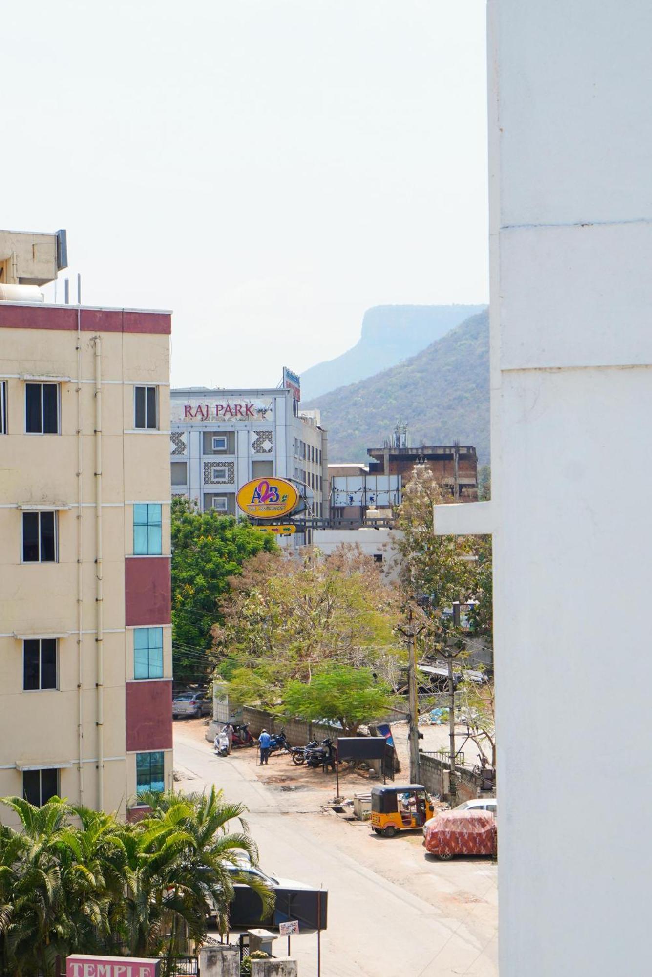 Golden - Duplex With Private Theater - A Golden Group Of Premium - Guest house Tirupati