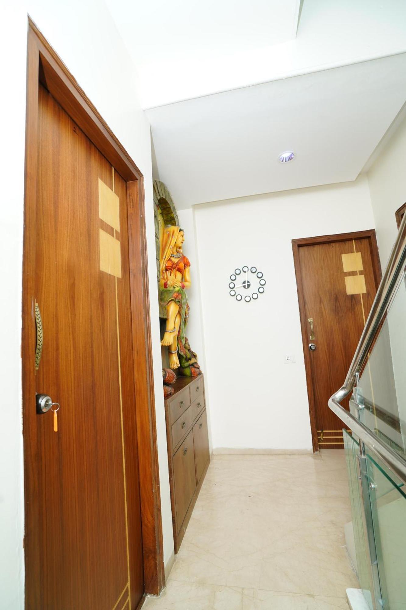 Golden - Duplex With Private Theater - A Golden Group Of Premium - Guest house Tirupati