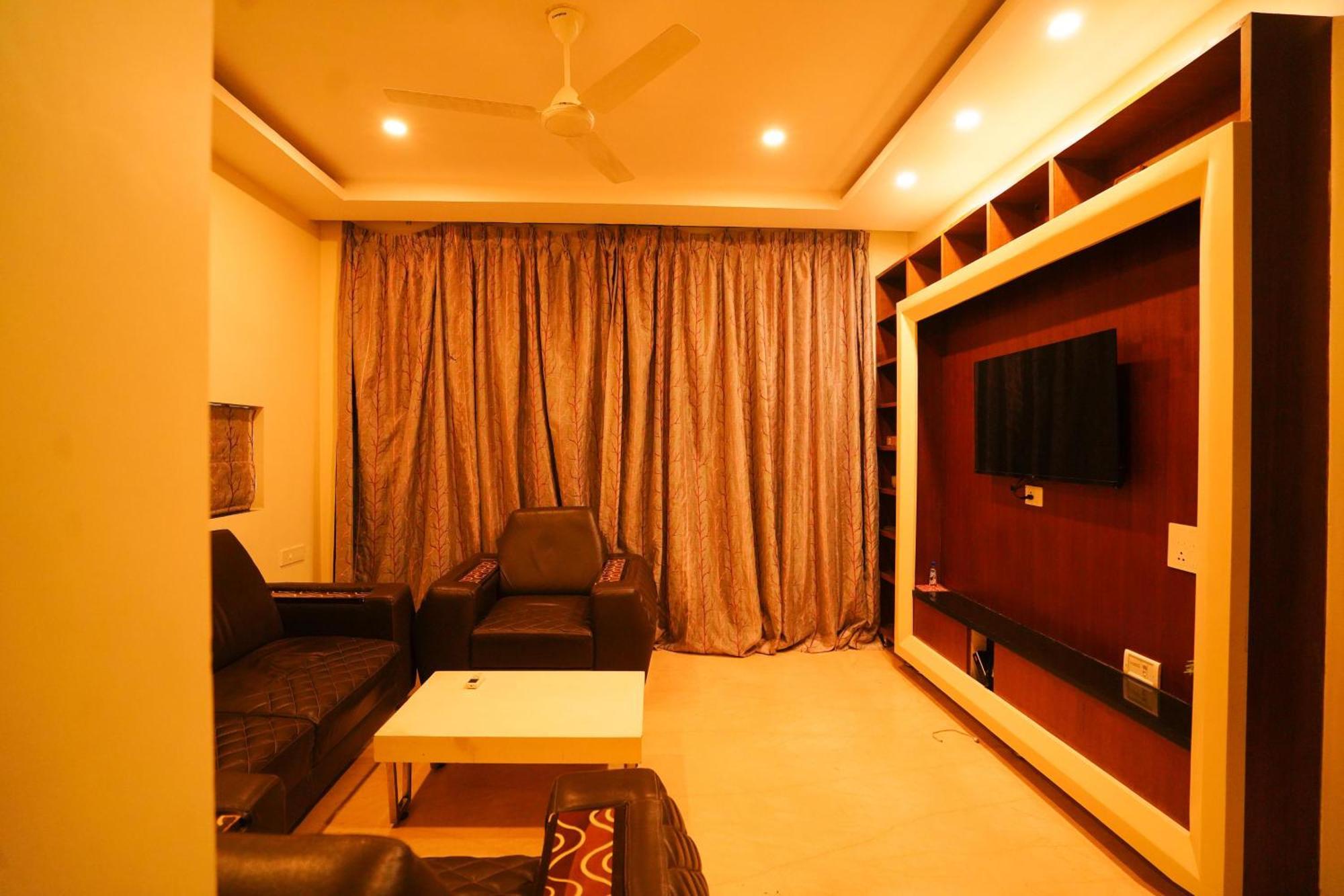 Golden - Duplex With Private Theater - A Golden Group Of Premium - Guest house