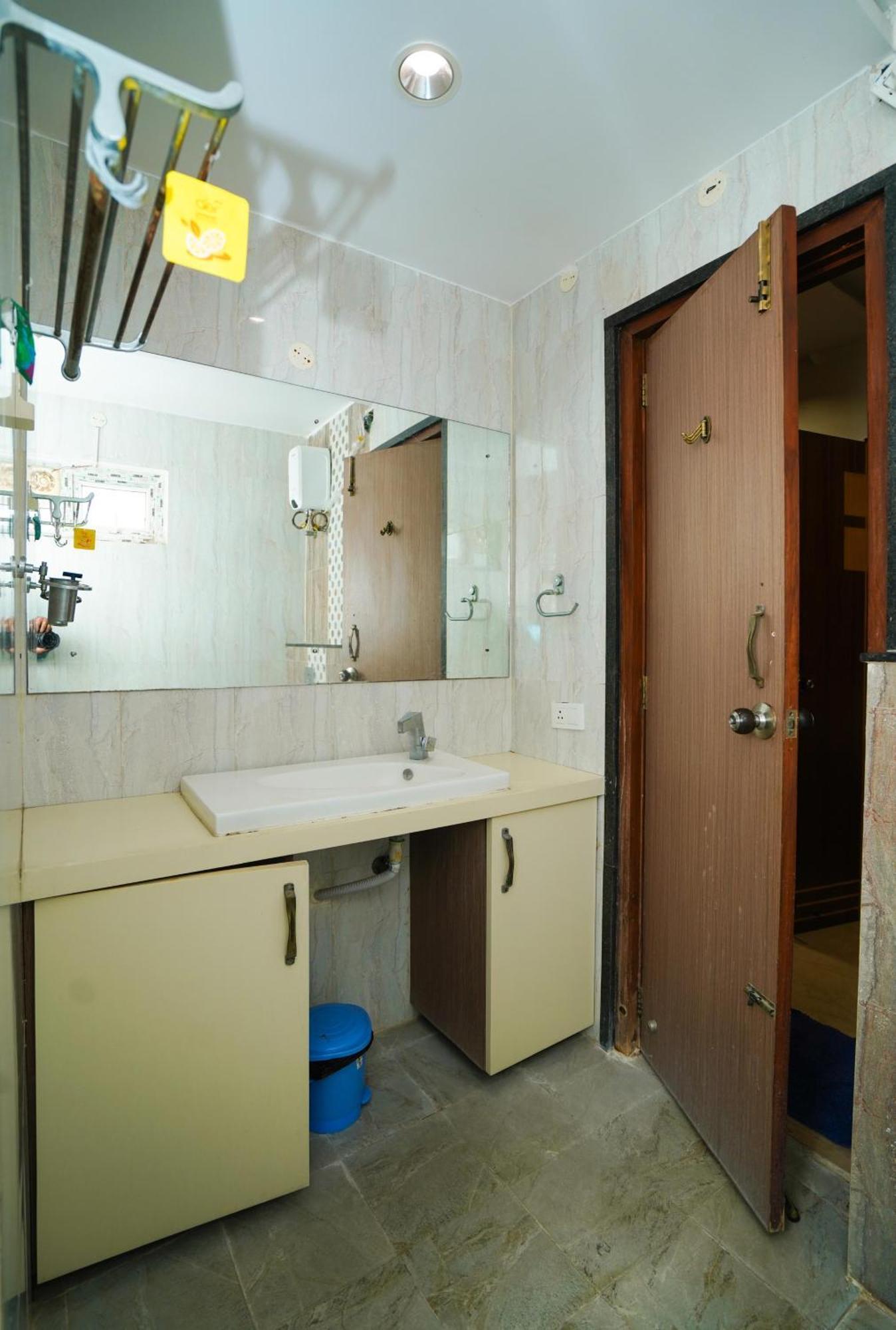 Golden - Duplex With Private Theater - A Golden Group Of Premium - Guest house Tirupati