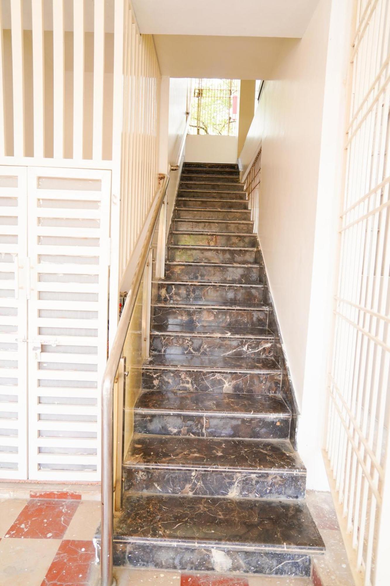 Golden - Duplex With Private Theater - A Golden Group Of Premium - Guest house
