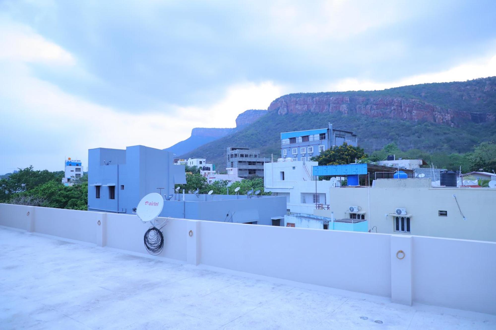 Nanda Mohan Homestay- Luxuries Ac Close To Alipiri Foothills-kapila Teertham And Iskcon Temple Tirupati