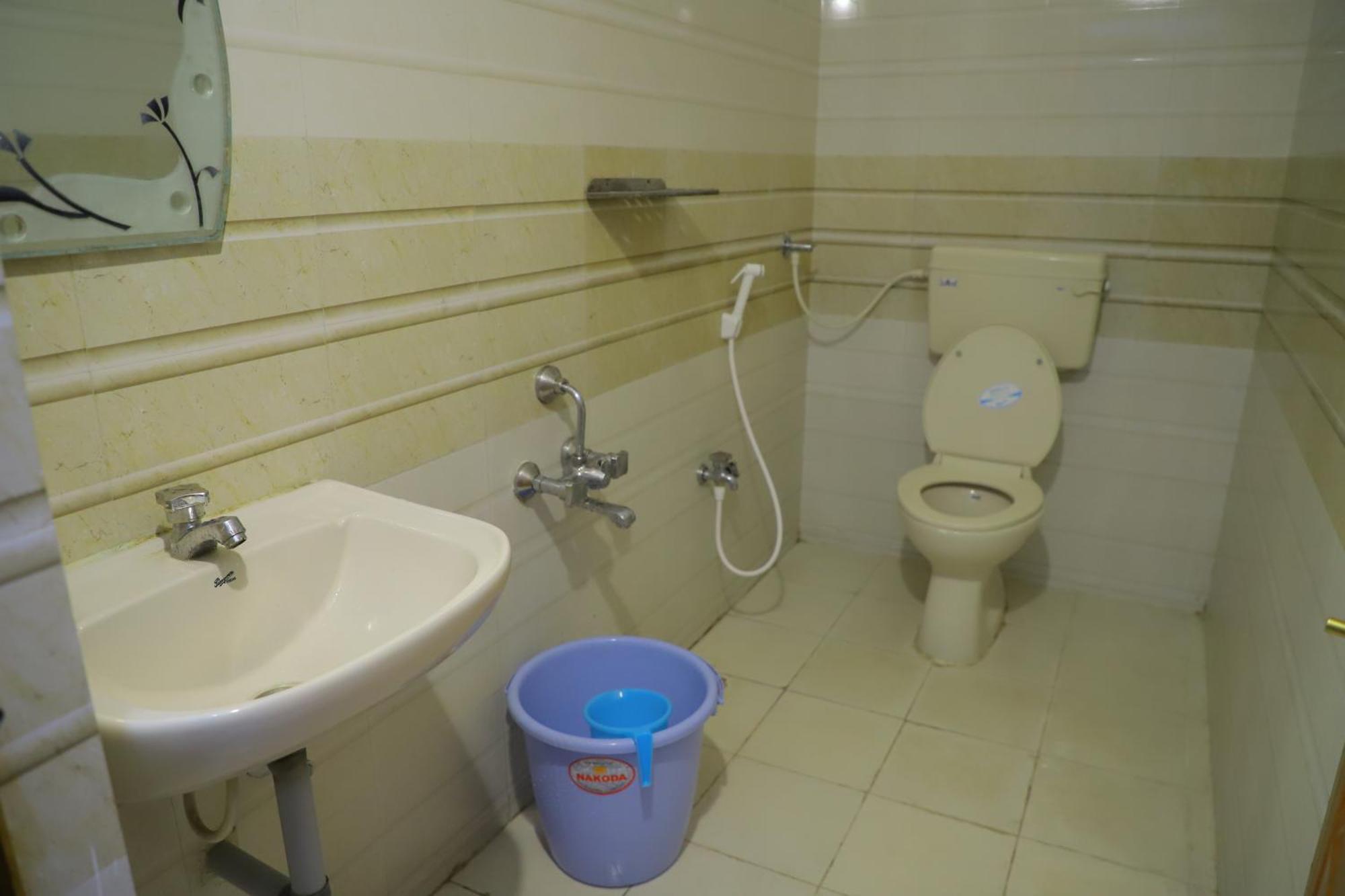 Homestay Nanda Mohan Homestay- Luxuries Ac Close To Alipiri Foothills-kapila Teertham And Iskcon Temple Tirupati