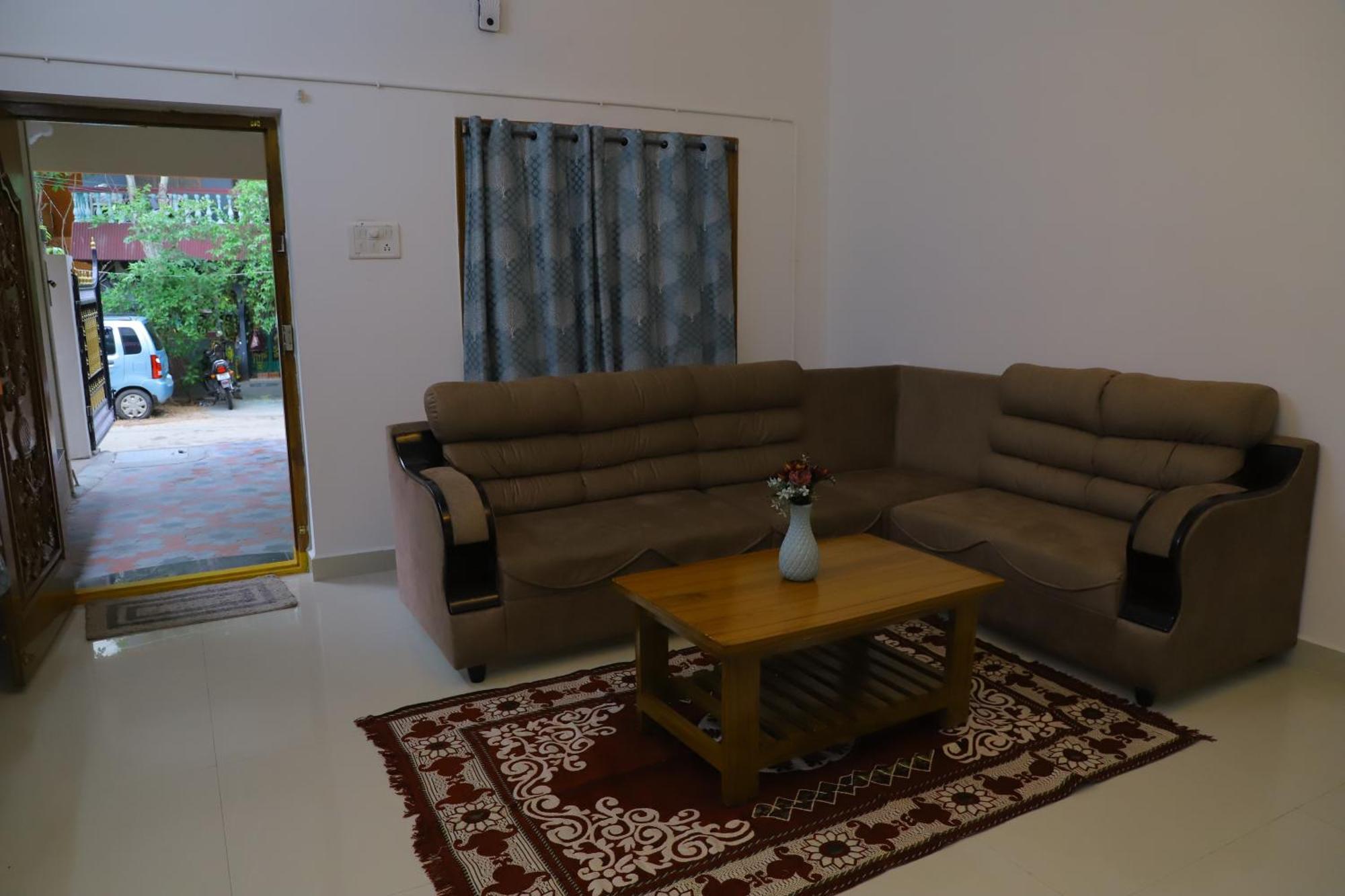 Homestay Nanda Mohan Homestay- Luxuries Ac Close To Alipiri Foothills-kapila Teertham And Iskcon Temple *