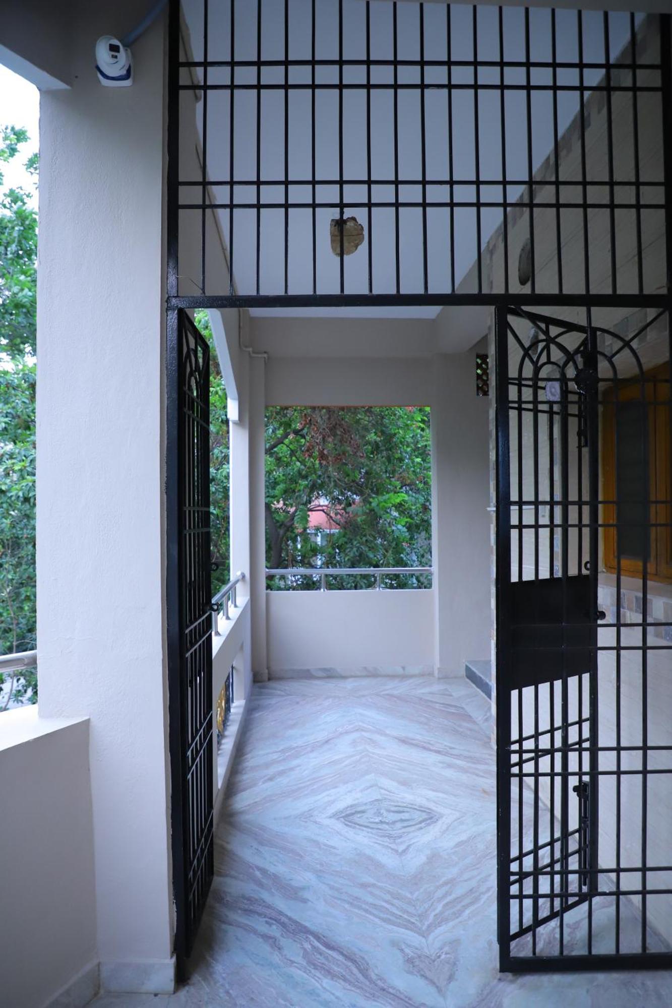 Nanda Mohan Homestay- Luxuries Ac Close To Alipiri Foothills-kapila Teertham And Iskcon Temple Homestay Tirupati