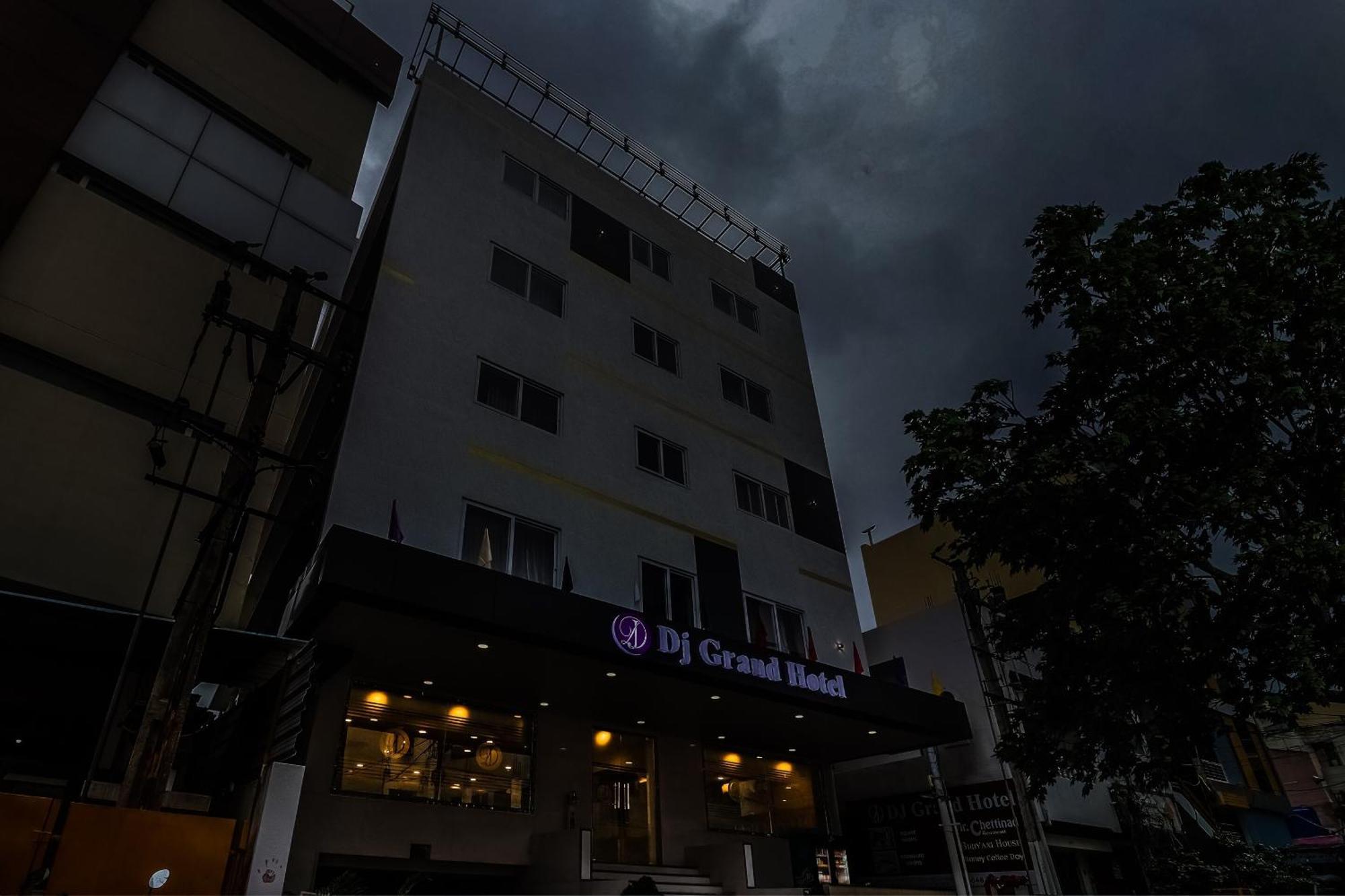 Hotel Super Townhouse Dj Grand Tirupati