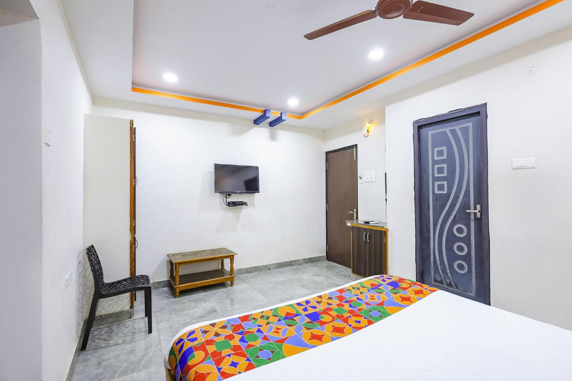 Fabexpress Sri Lakshmi Residency - Nr Railway Station Hotel 3*
