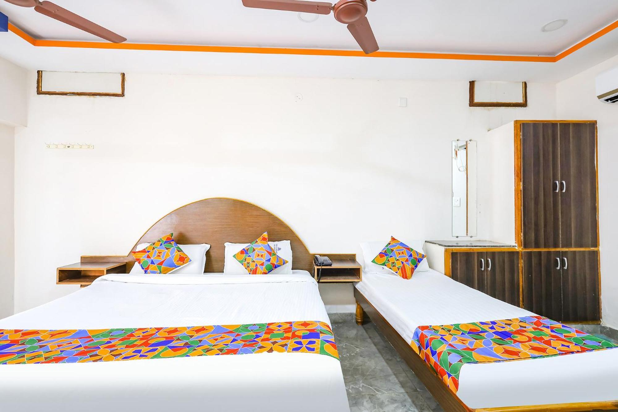 Hotel Fabexpress Sri Lakshmi Residency - Nr Railway Station 3*