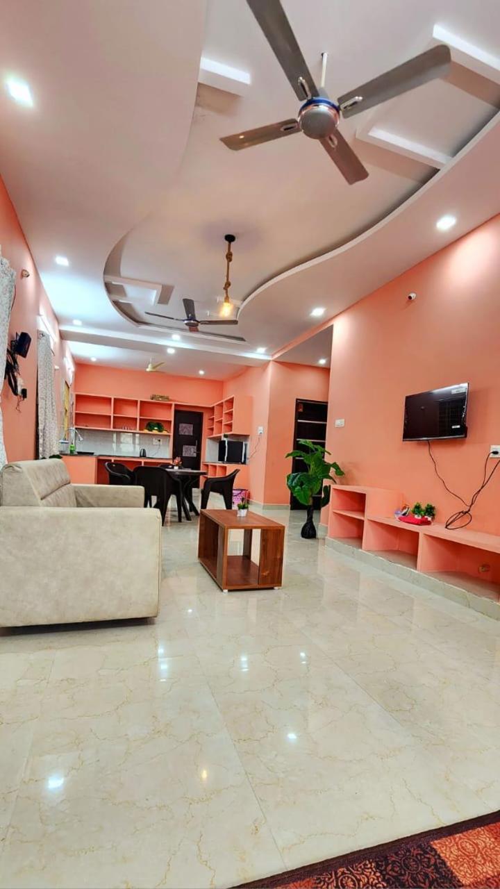 Ruhithahomestay- Ac Rooms-free Wifi- Android Tv - Near To Alipiri- Door Service